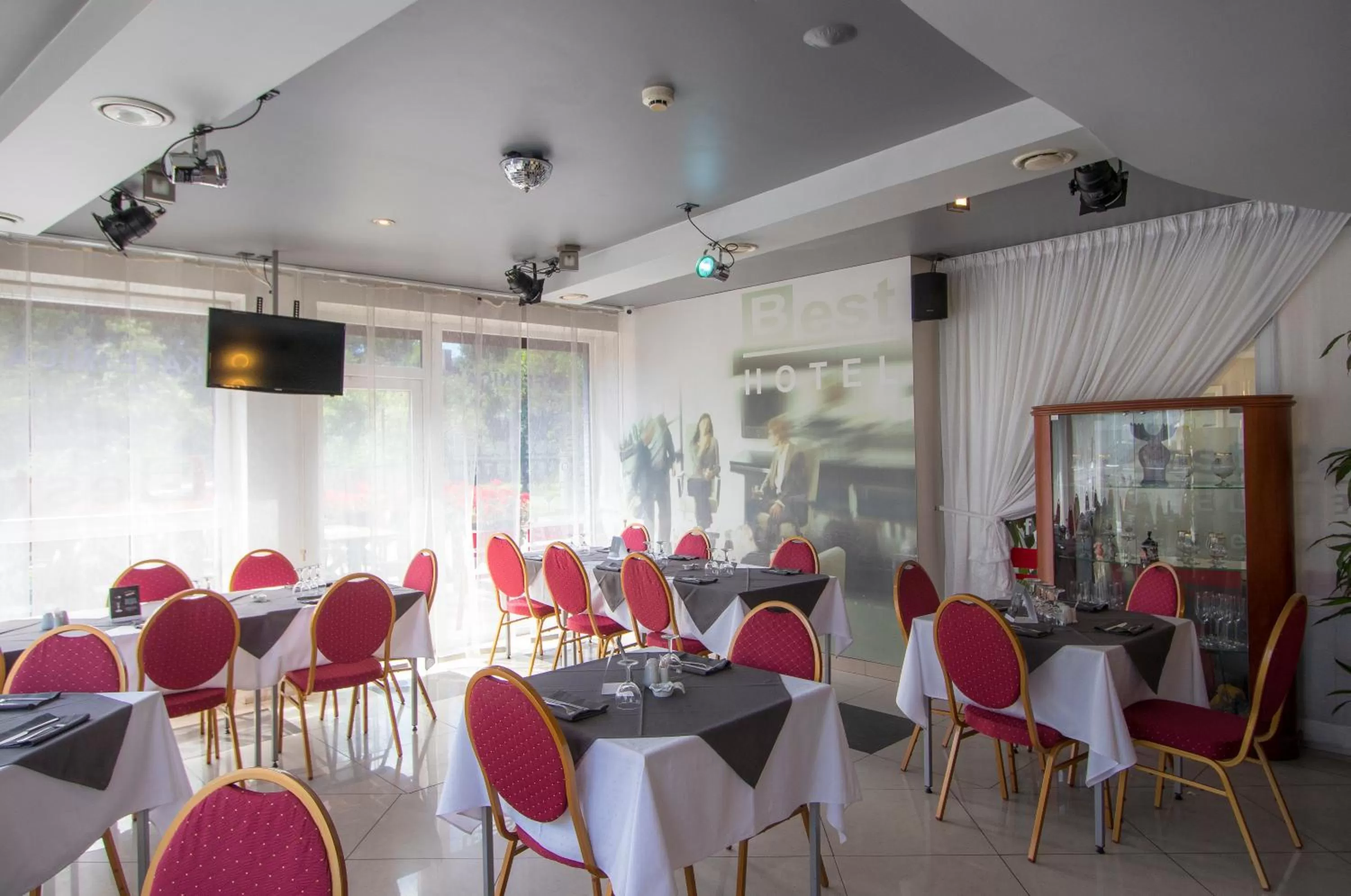 Restaurant/places to eat in Hotel BEST with FREE PARKING