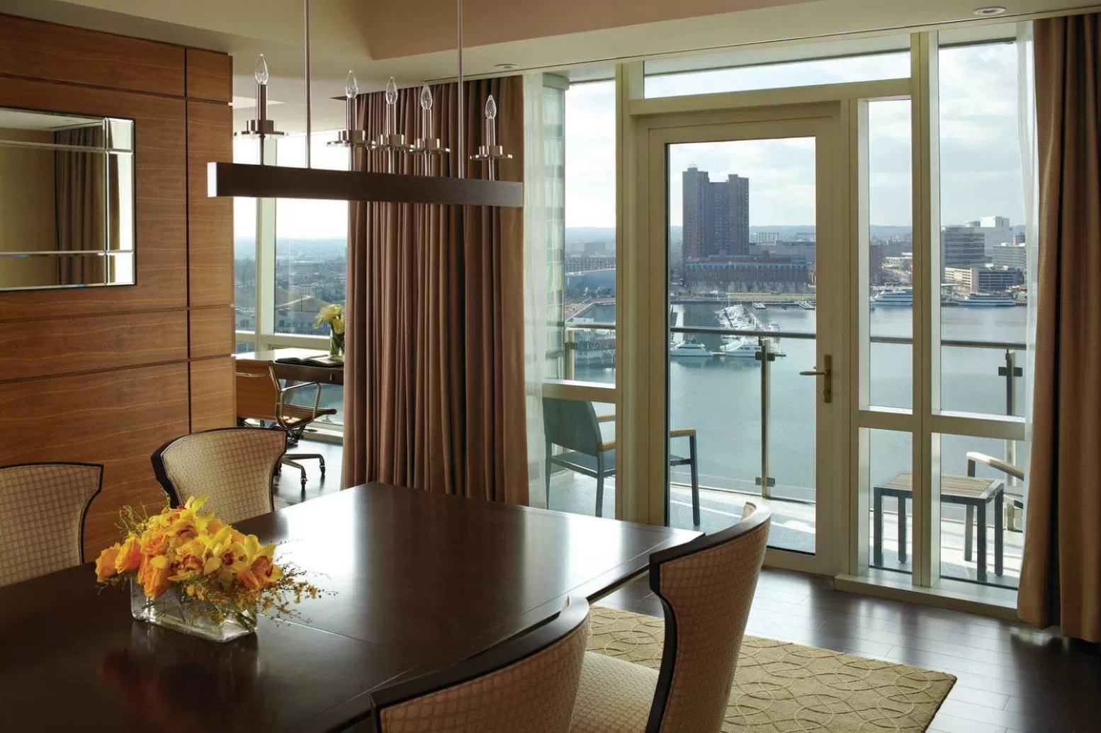 Dining area in Four Seasons Baltimore