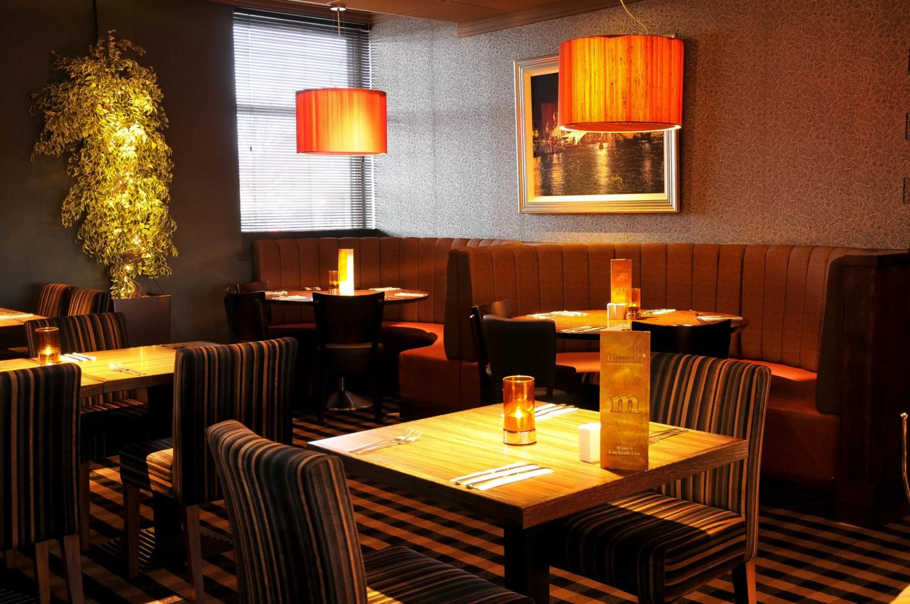 Restaurant/places to eat in Mondo Hotel