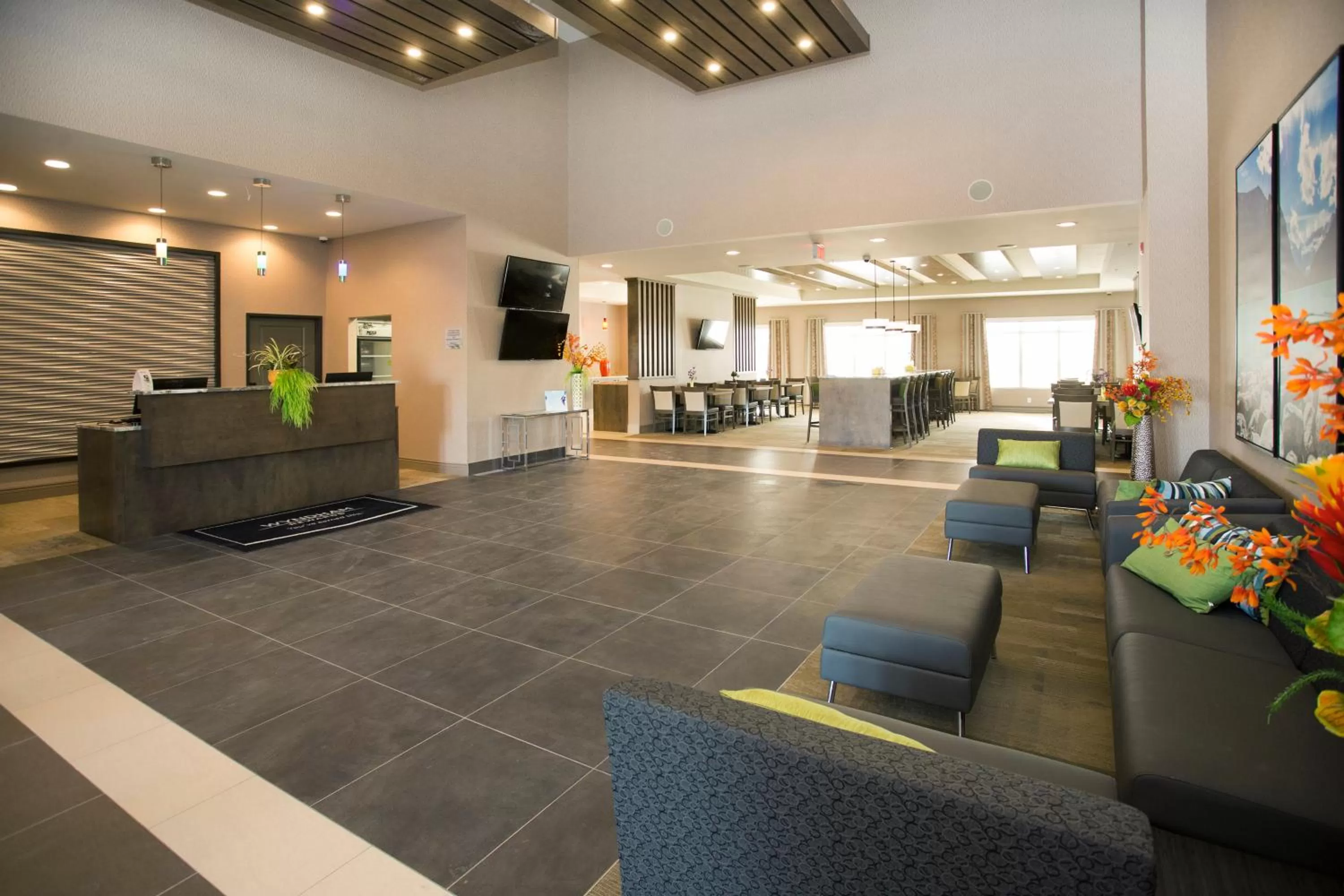 Lobby or reception in Wingate by Wyndham Calgary Airport