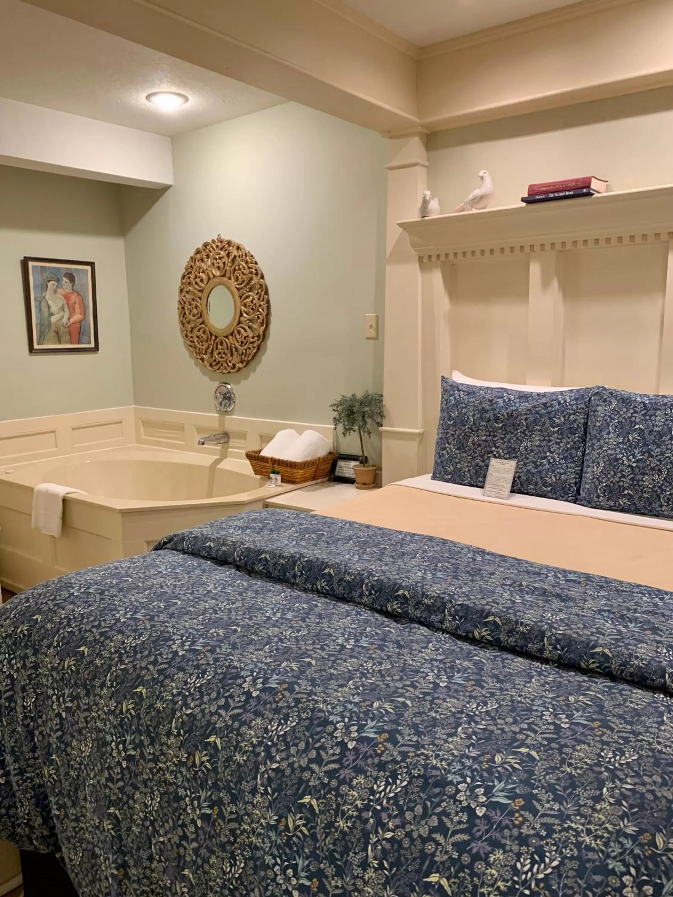 Queen Room with Spa Bath in Walnut Street Inn