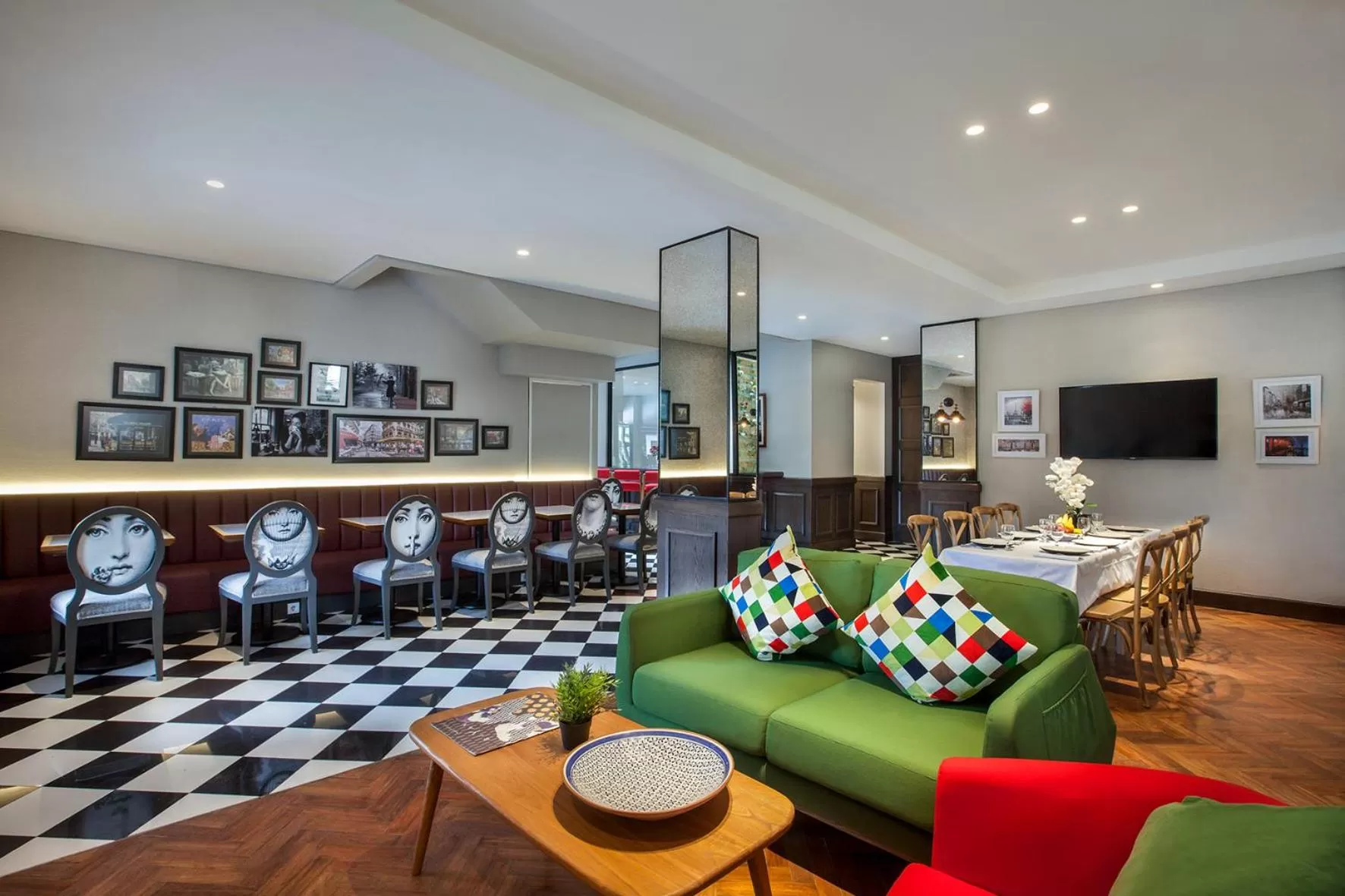 Restaurant/places to eat in White Tree Residence