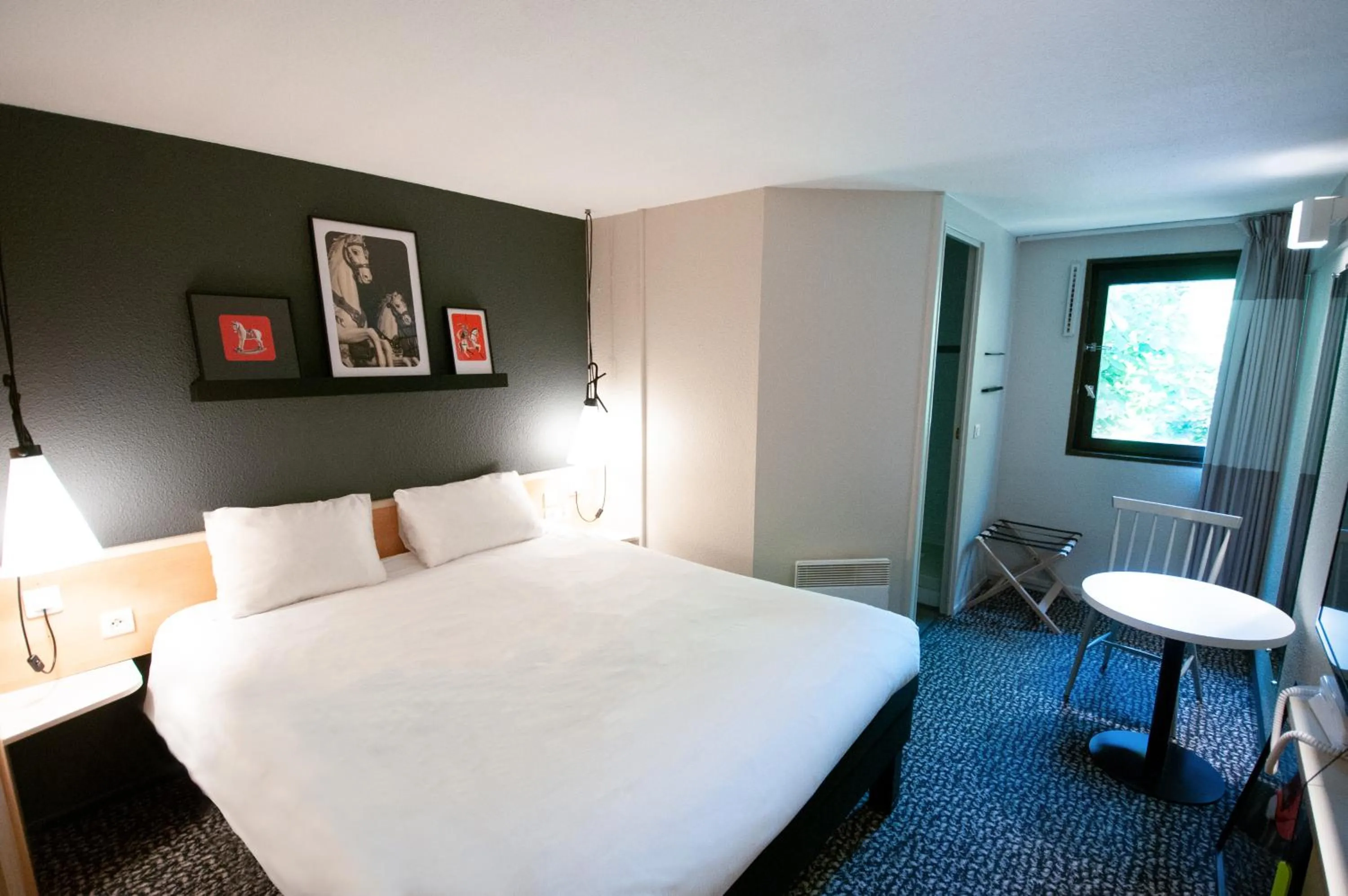 Photo of the whole room, Bed in ibis Maisons Laffitte