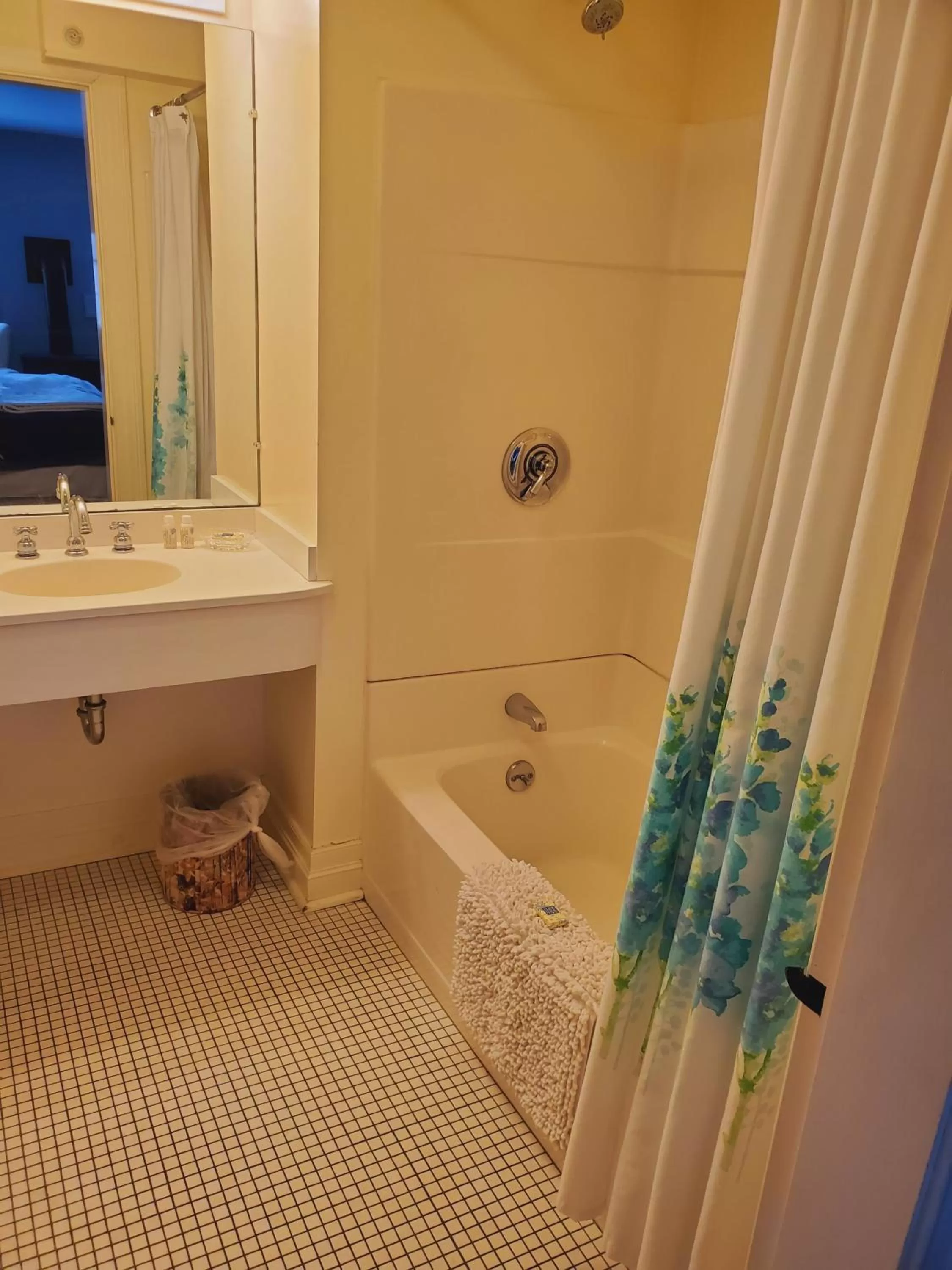 Bathroom in Adair Country Inn & Restaurant