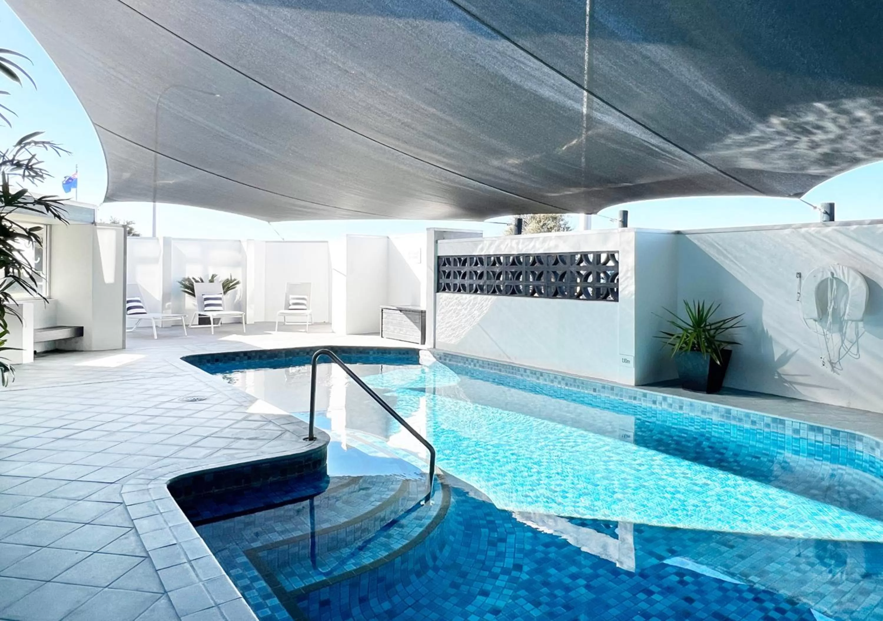 Swimming pool in Sudima Hotel Lake Rotorua