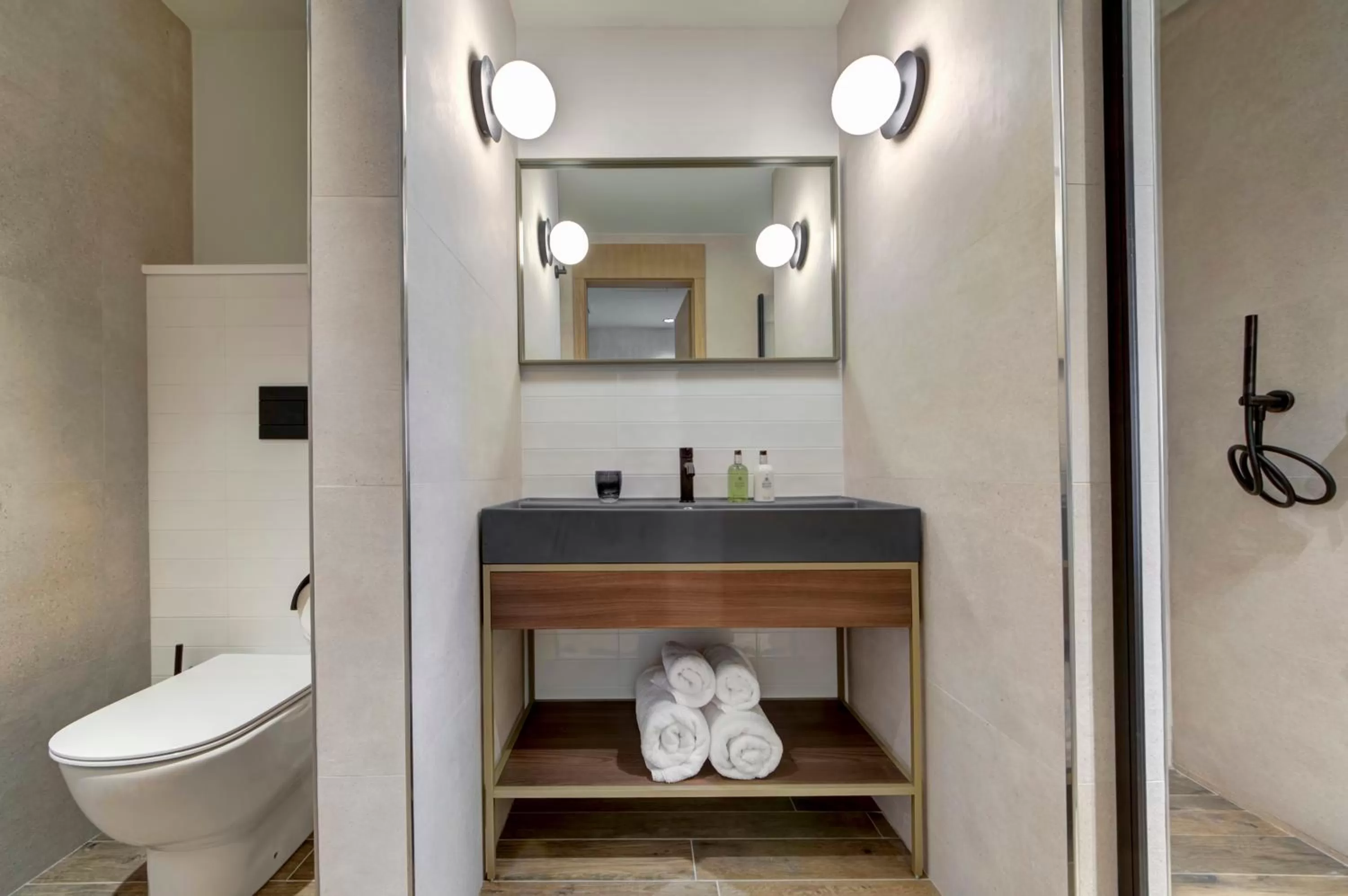 Bathroom in Land's End, Boutique Hotel