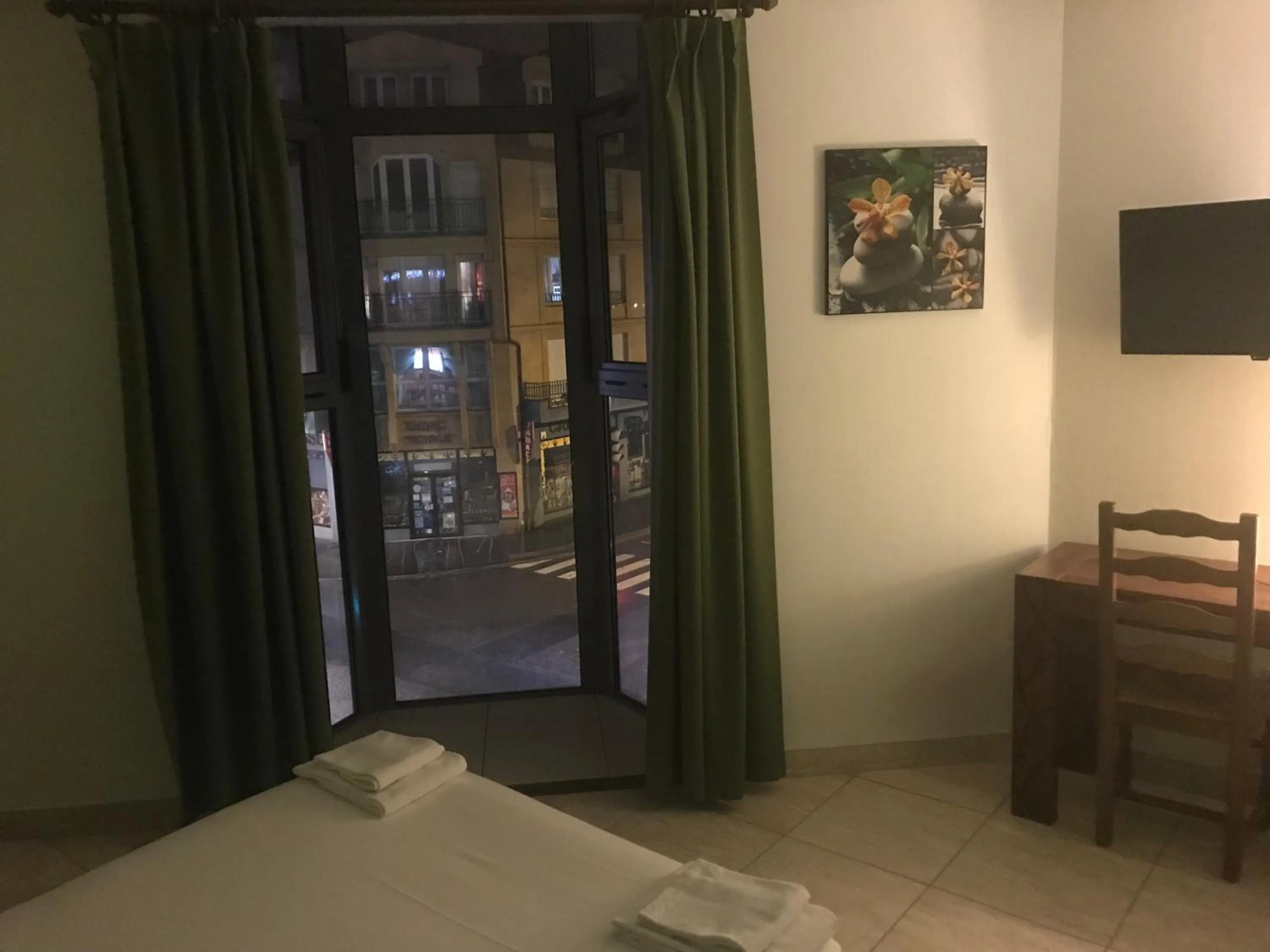 Standard Double Room - single occupancy in Hotel Couleurs Sud Centre-ville Gare Charleville-Mézières