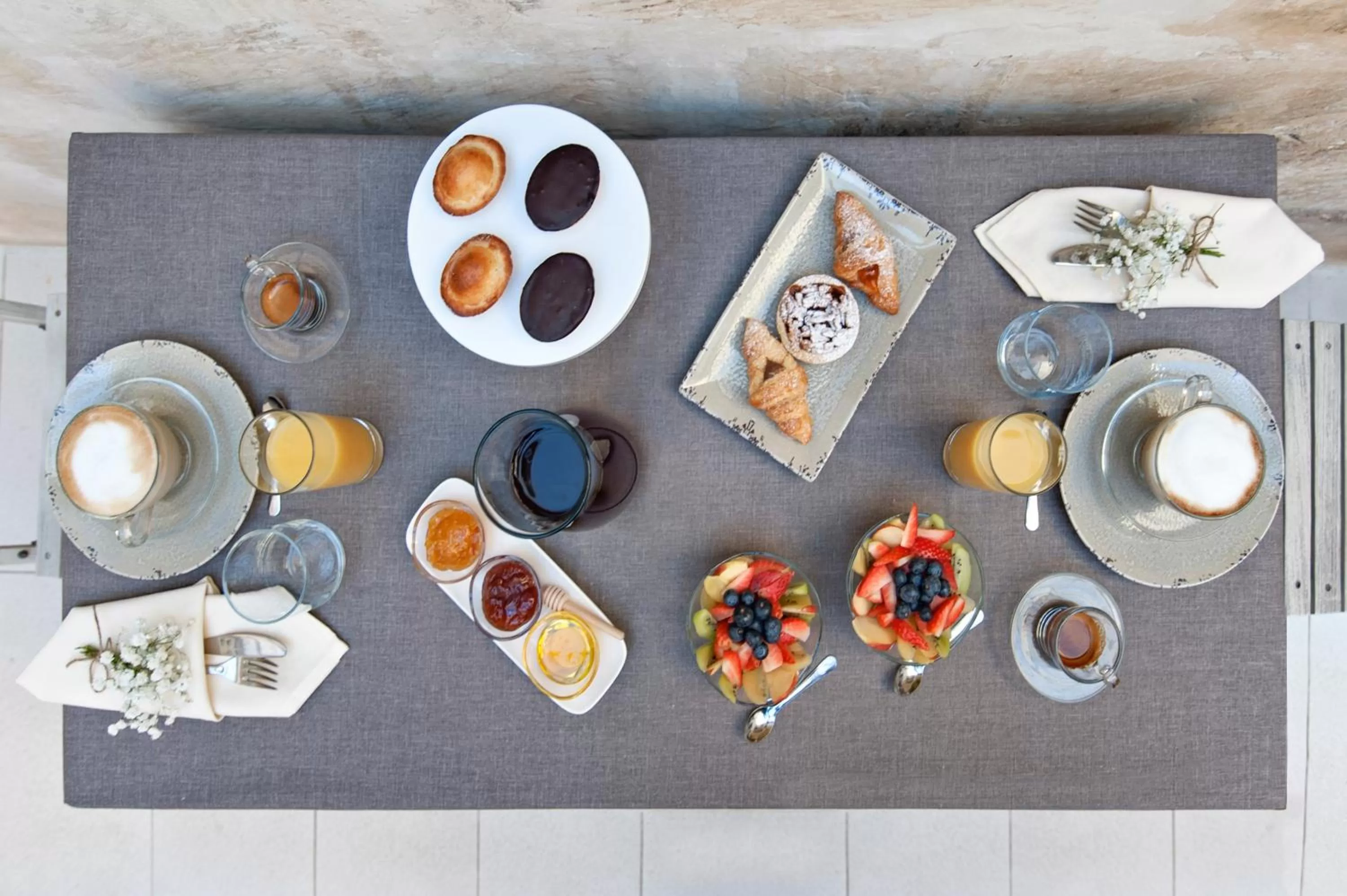 Food and drinks in Casa di Lo Suites