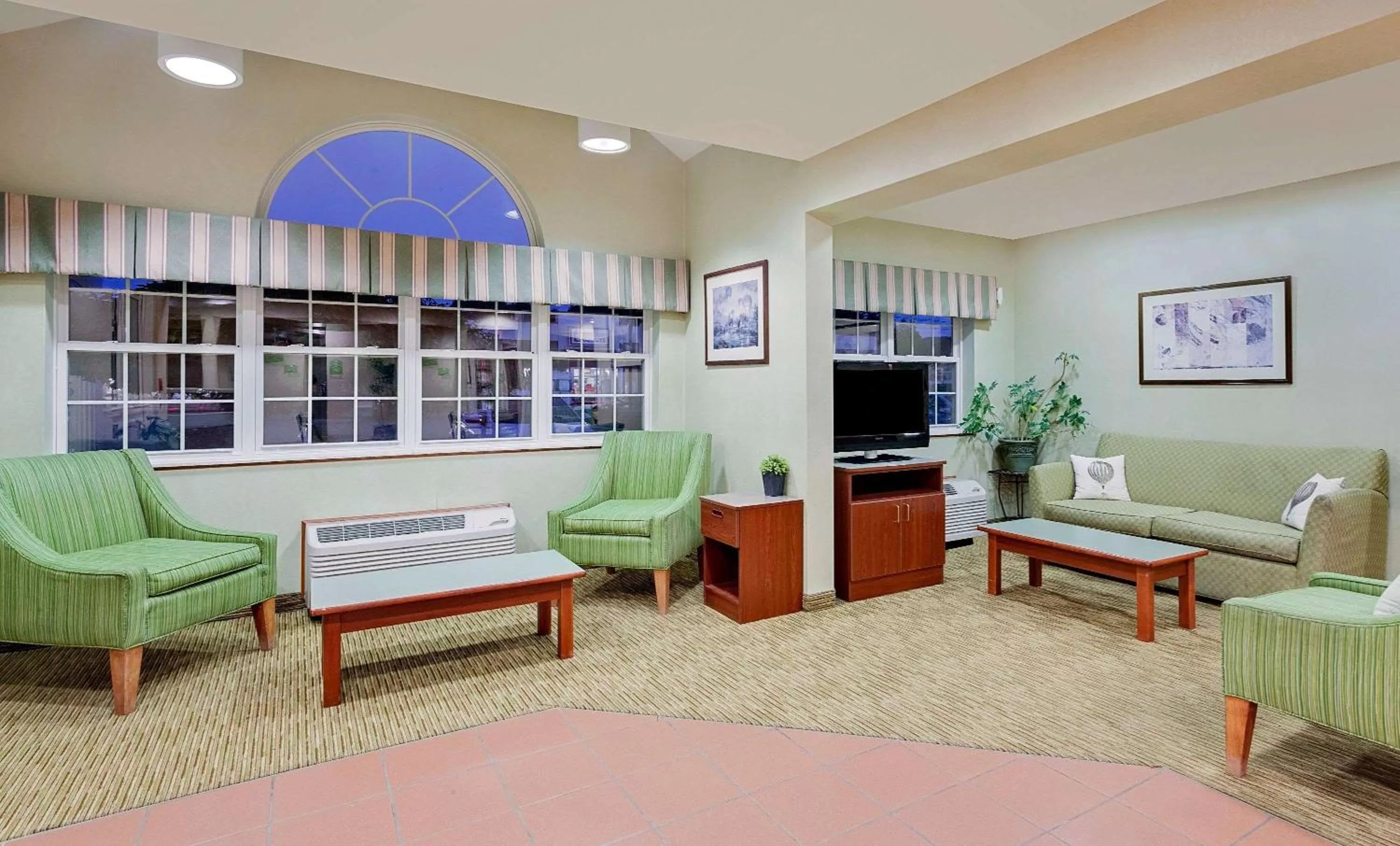 Seating area in Microtel Inn & Suites by Wyndham Wellsville
