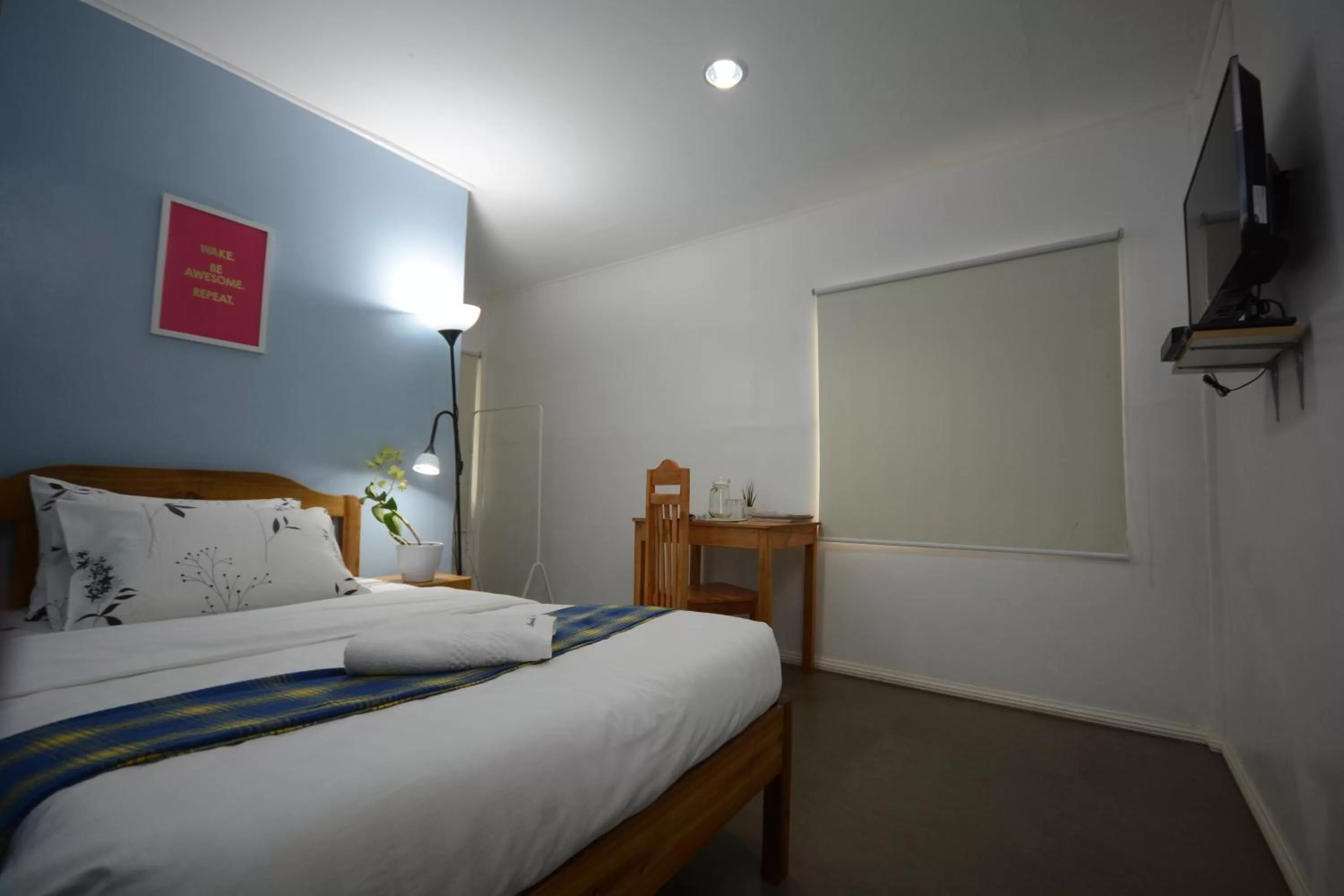 Photo of the whole room, Bed in Amor's Place