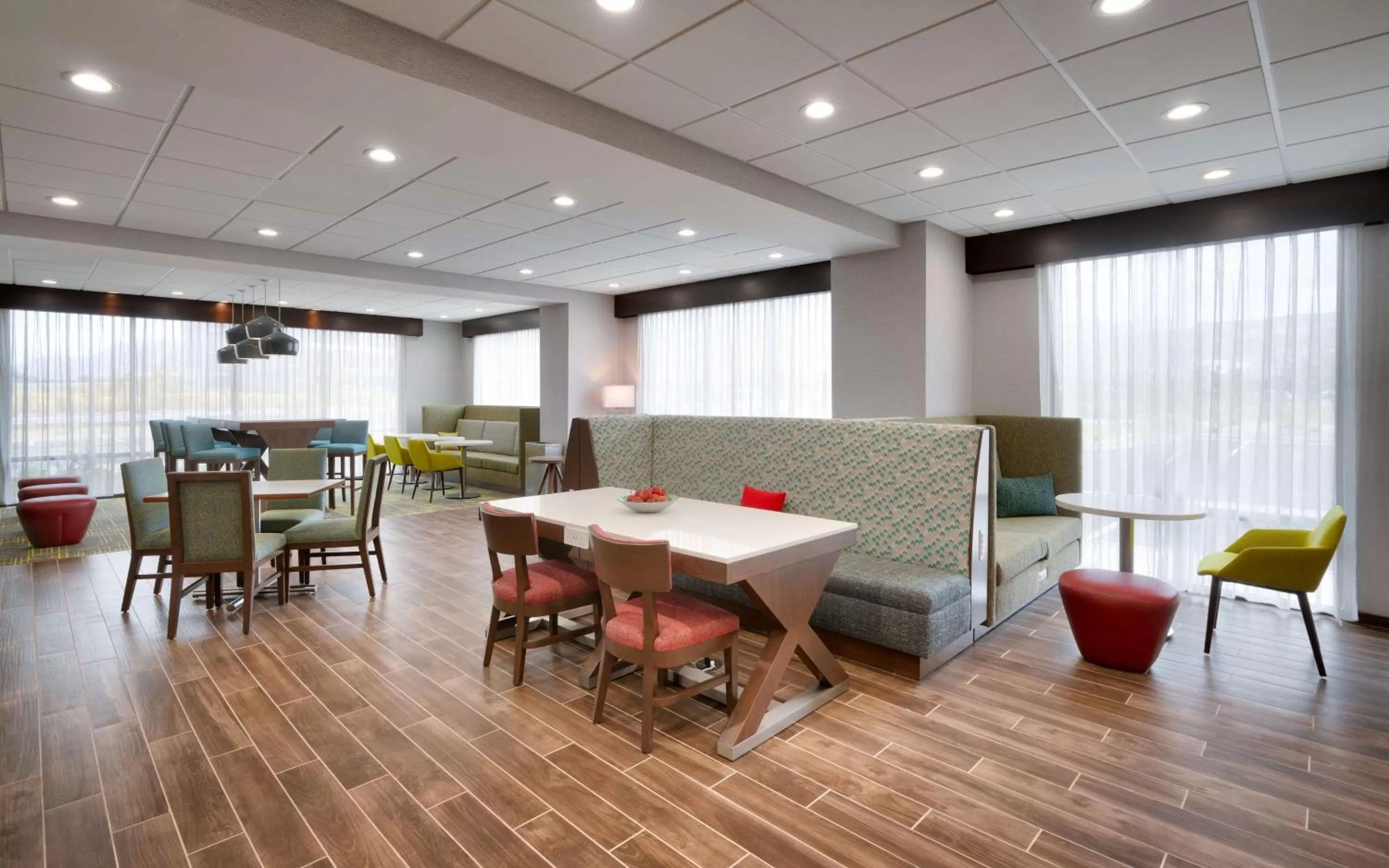 Dining area in Hampton Inn Draper Salt Lake City, Ut