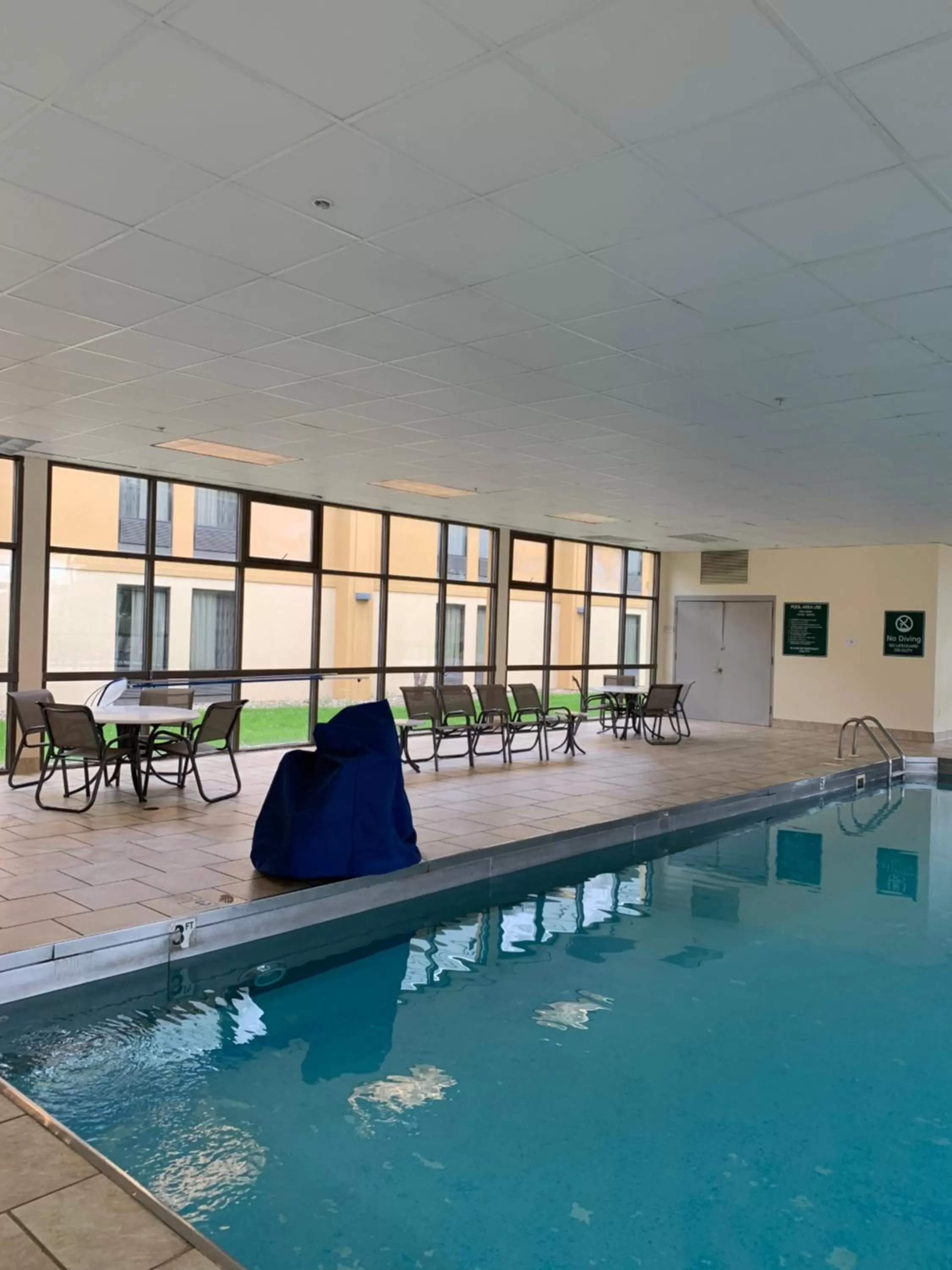 Swimming pool in La Quinta Inn by Wyndham Davenport & Conference Center