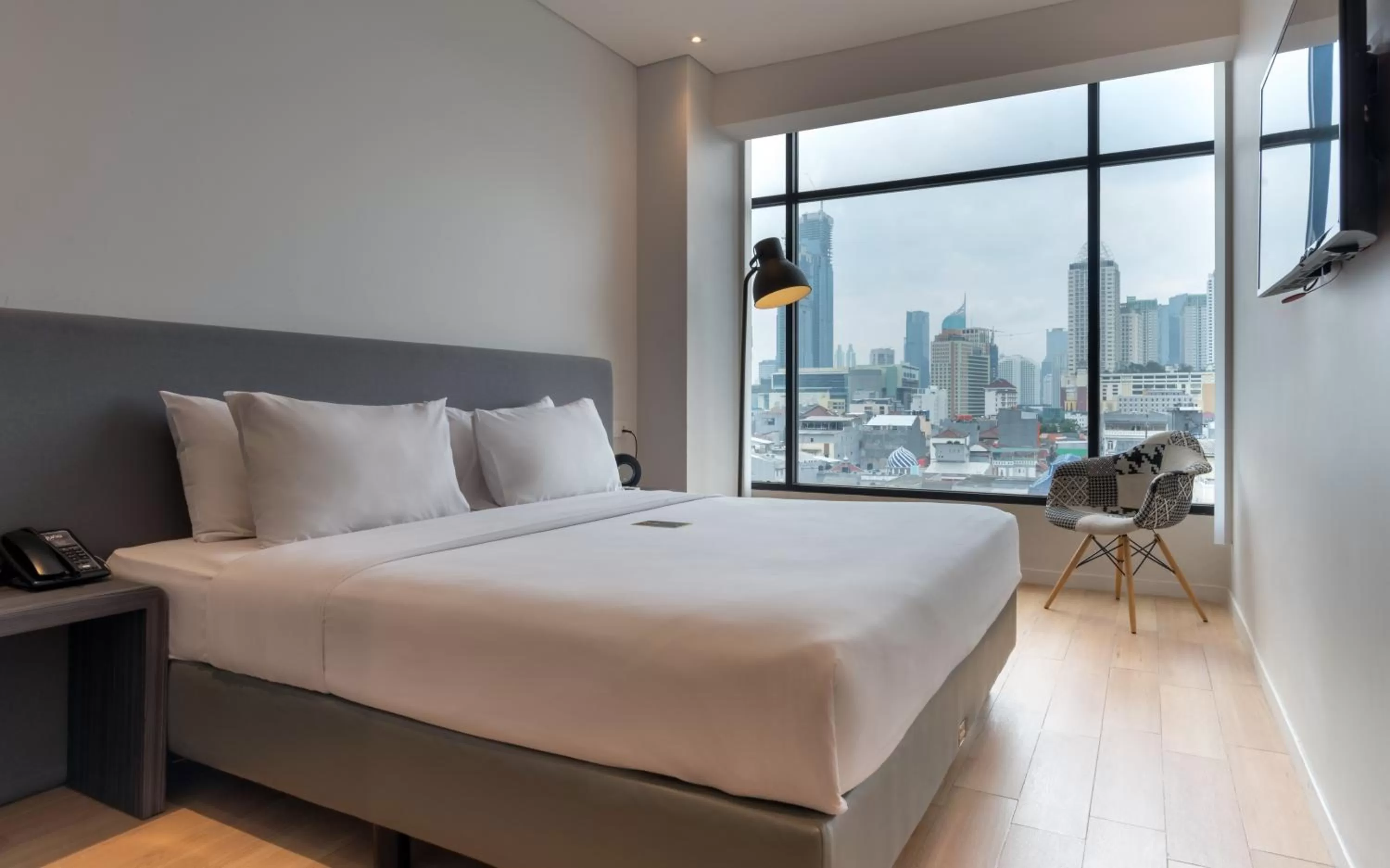 Photo of the whole room, Bed in Juno Tanah Abang Jakarta