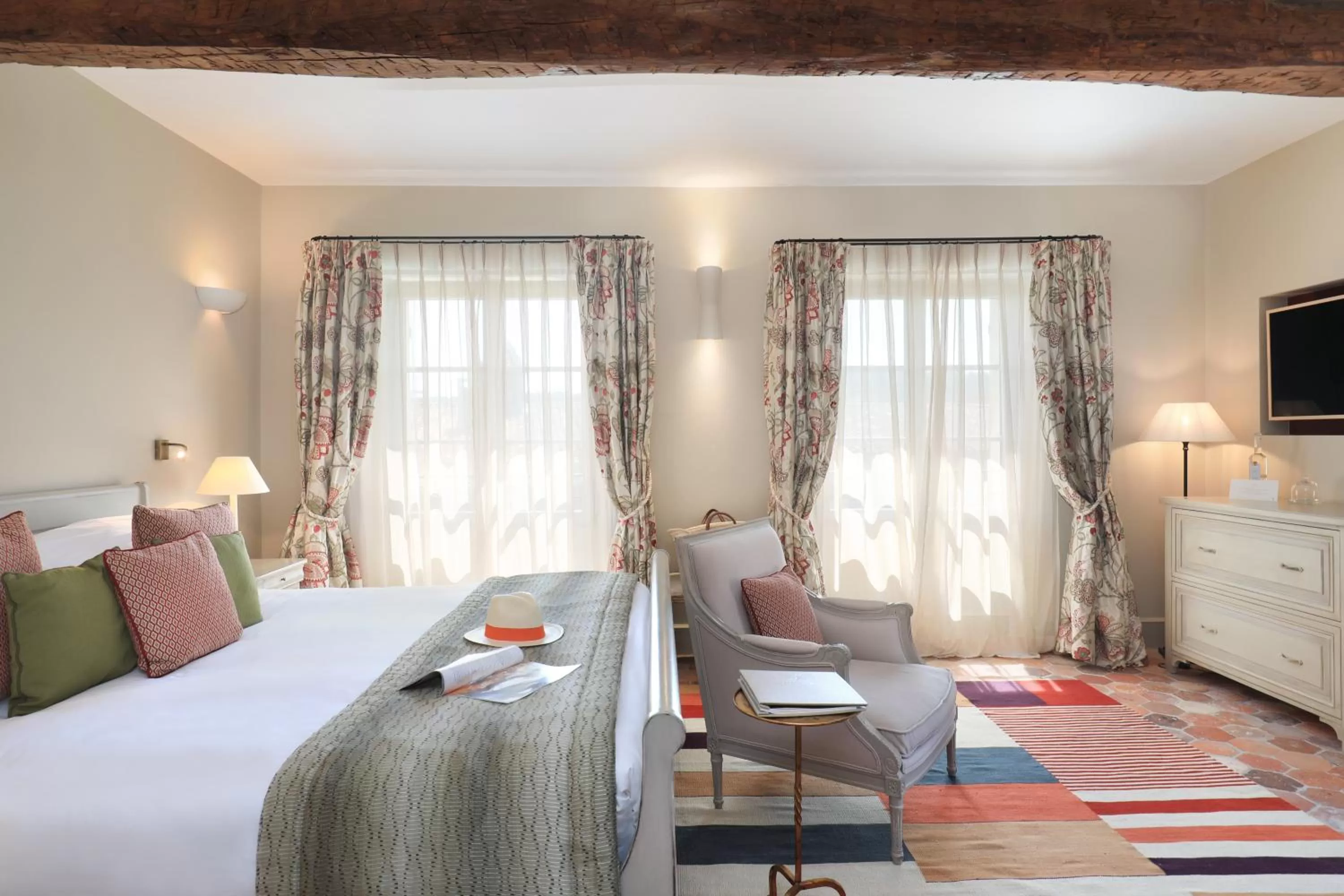 TV and multimedia, Bed in Château de Berne