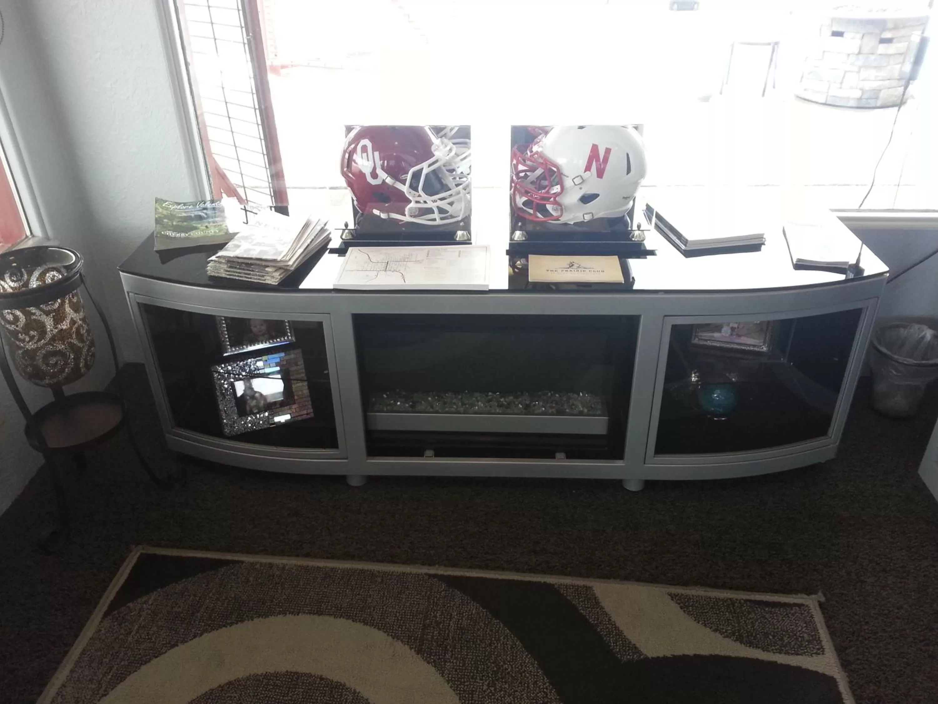 Seating area in Raine Motel