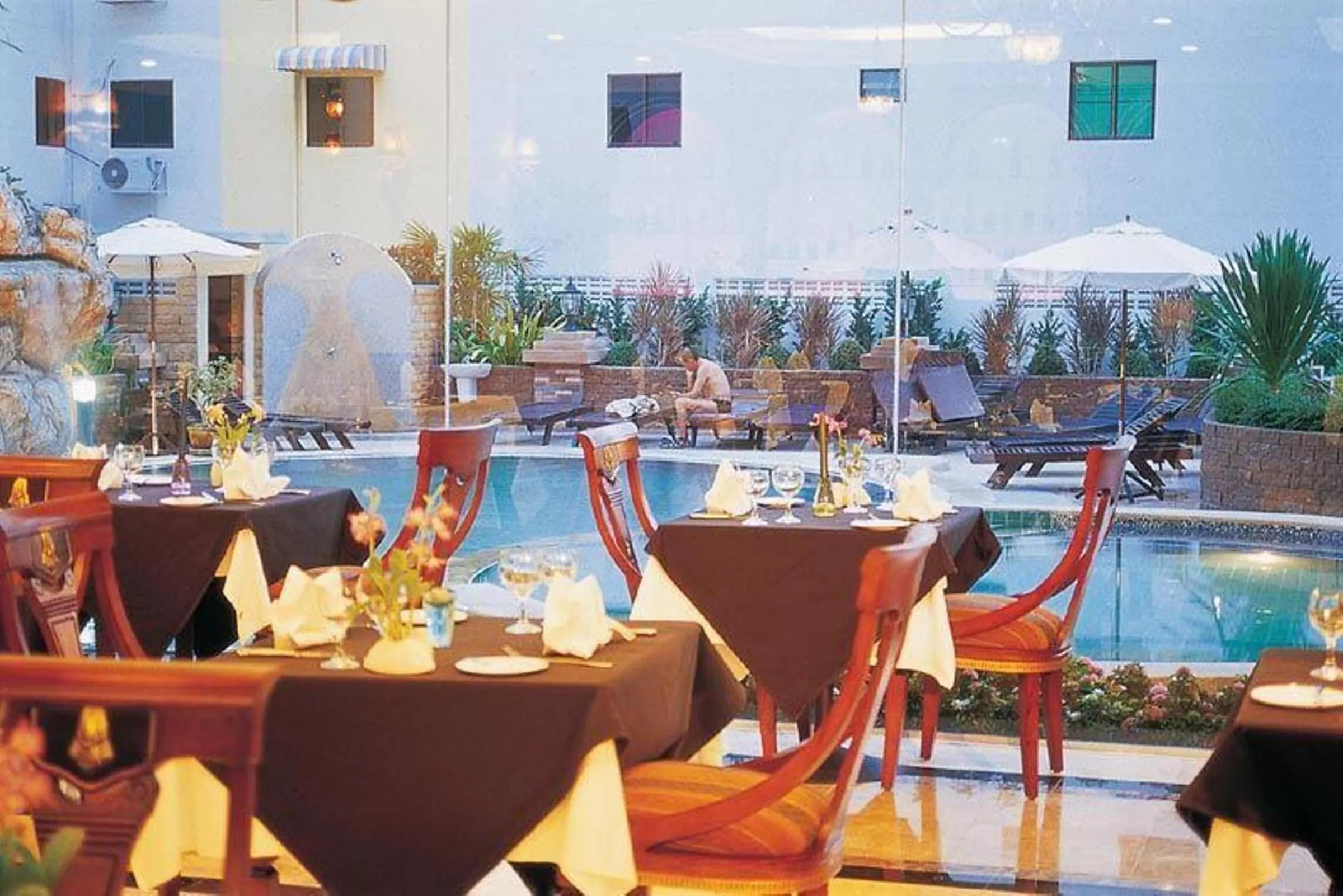 Restaurant/places to eat in LK Metropole