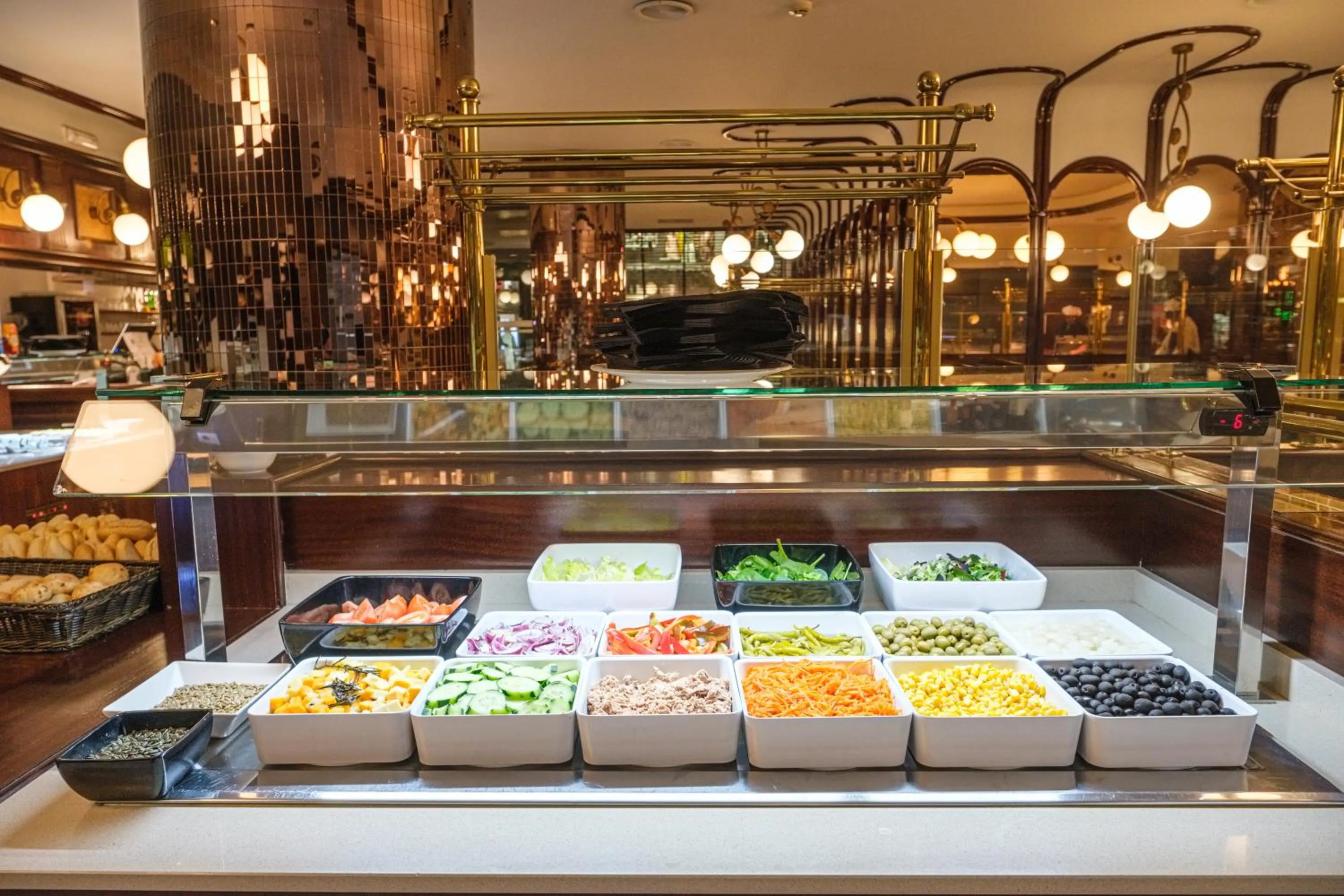 Restaurant/places to eat in Hotel Sporting