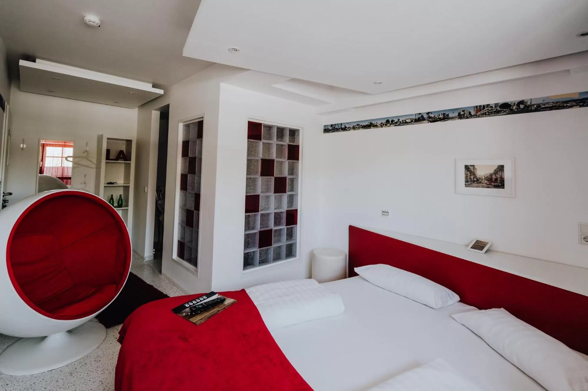 Photo of the whole room, Bed in Road Stop Dortmund