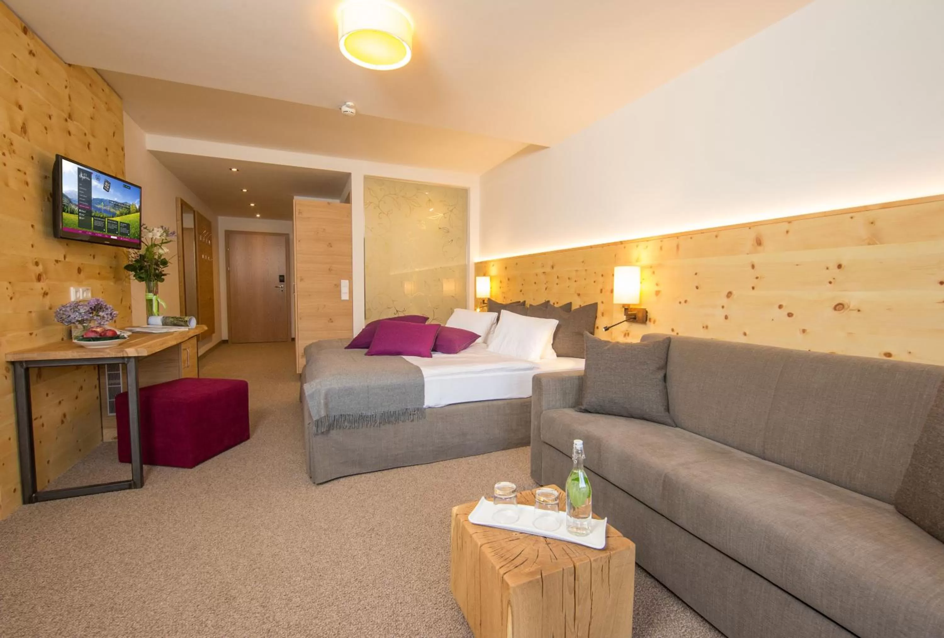 Seating area, Bed in Hotel Stadt Wien