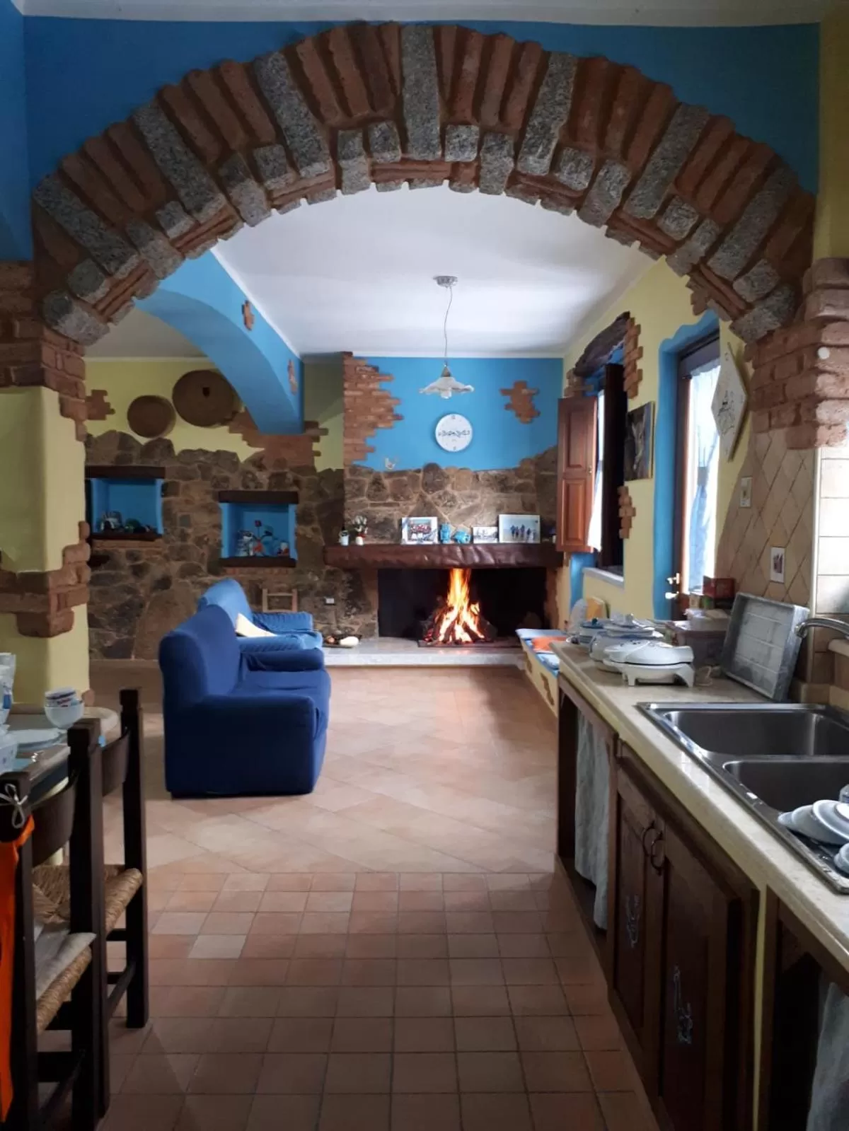Living room, Kitchen/Kitchenette in B&B La Dolce Sosta