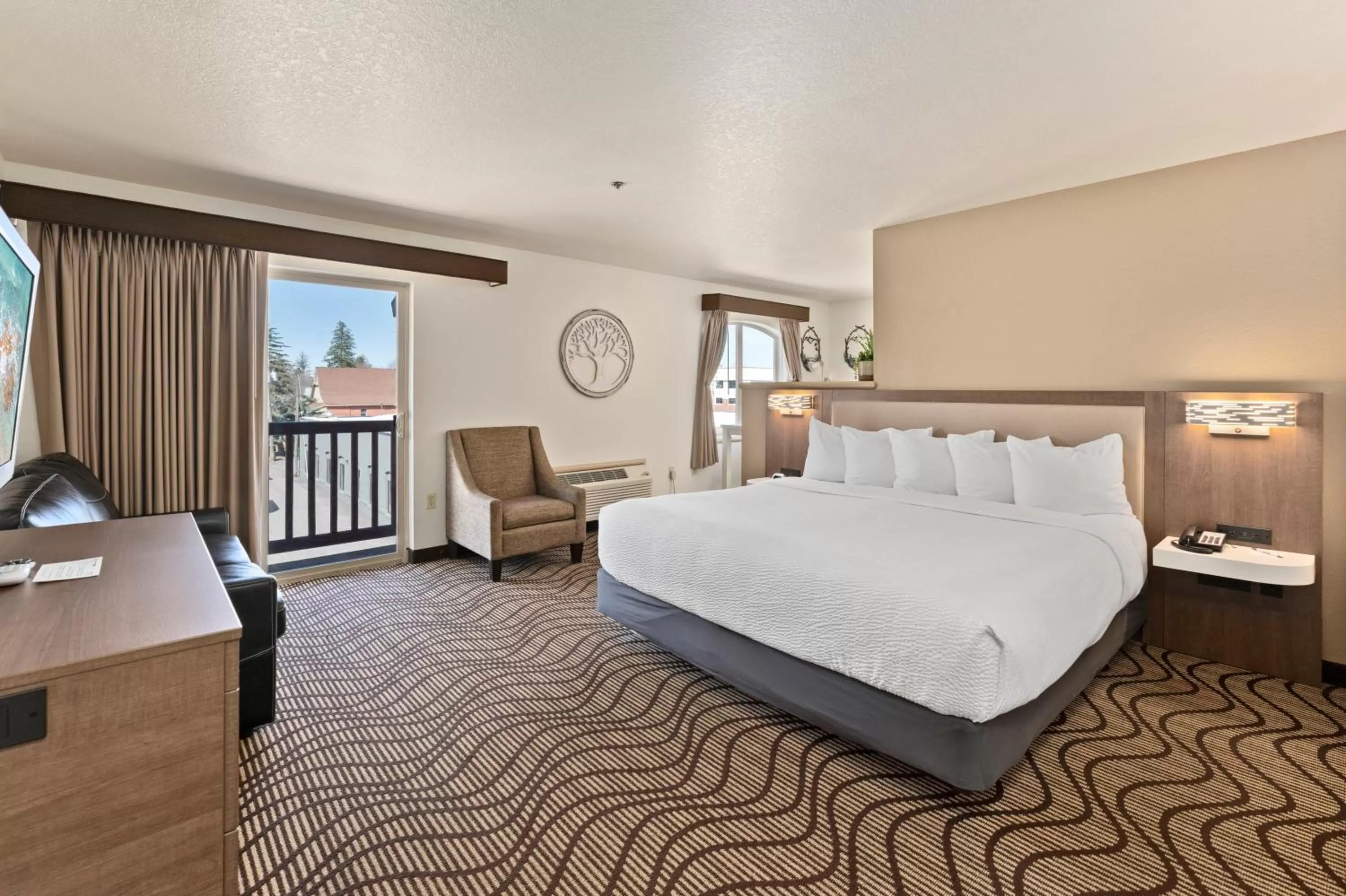 Deluxe Family King Suite - Non-Smoking in Cedar Street Hotel & Suites