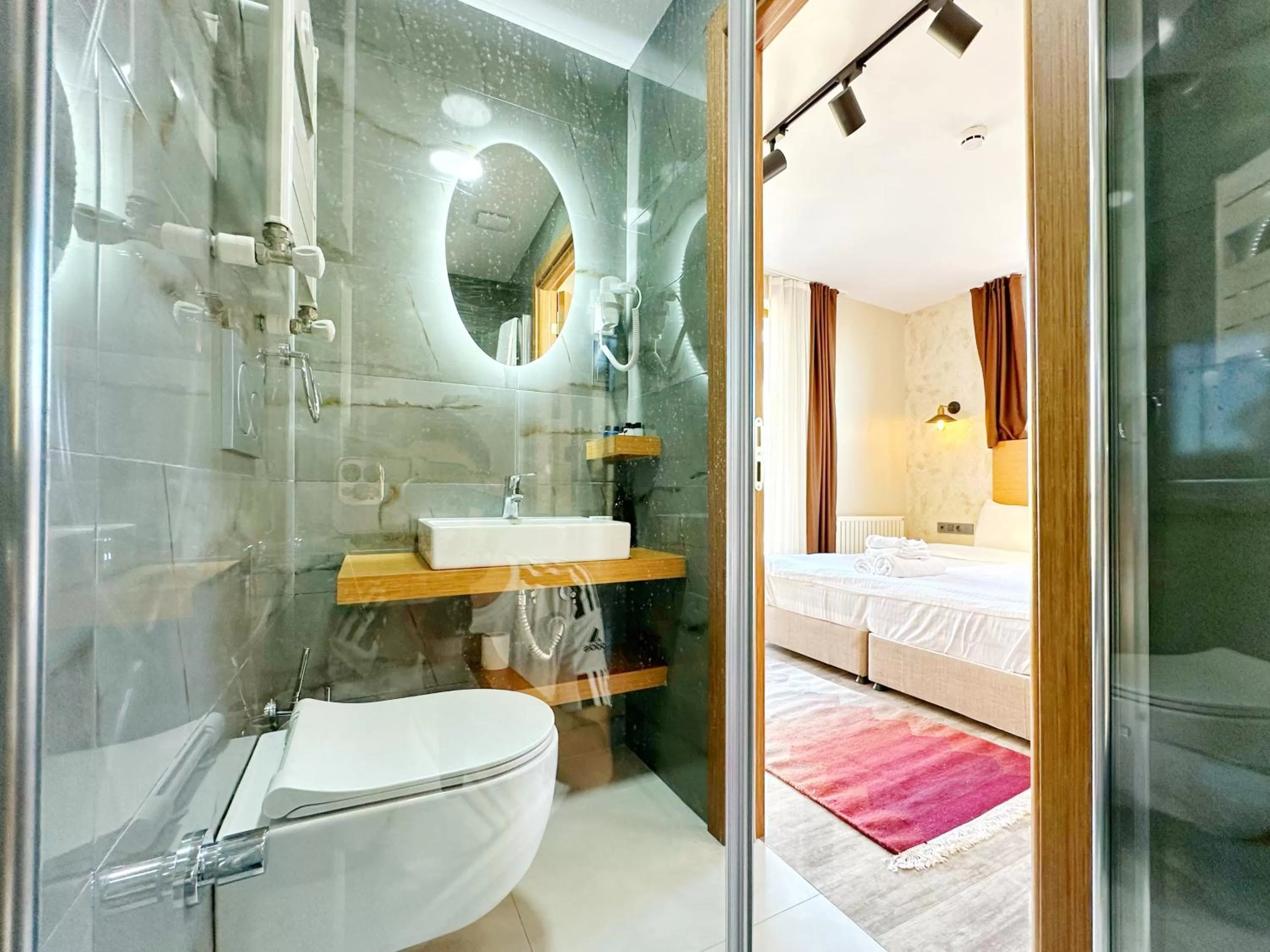 Toilet, Bed in Sultan Pier Hotel