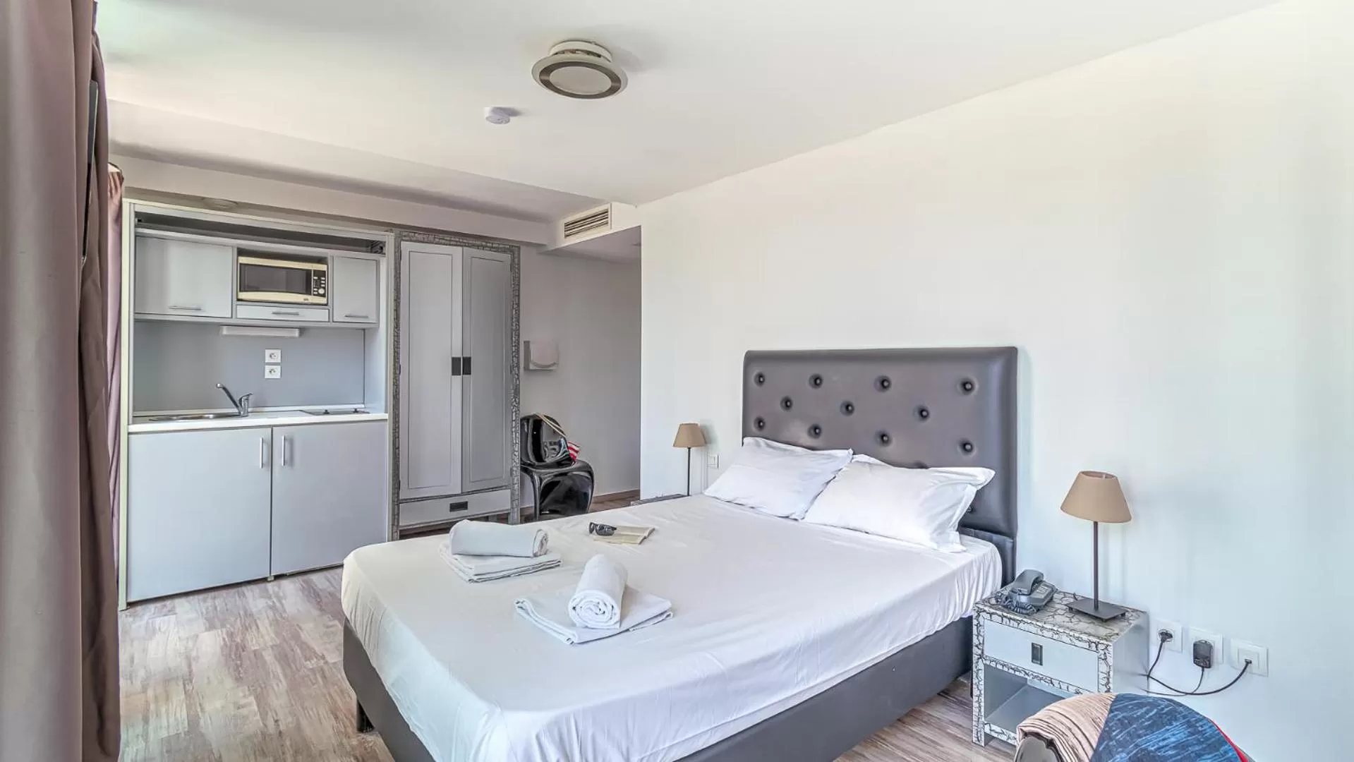 Photo of the whole room, Bed in Vacancéole - Résidence Adriana