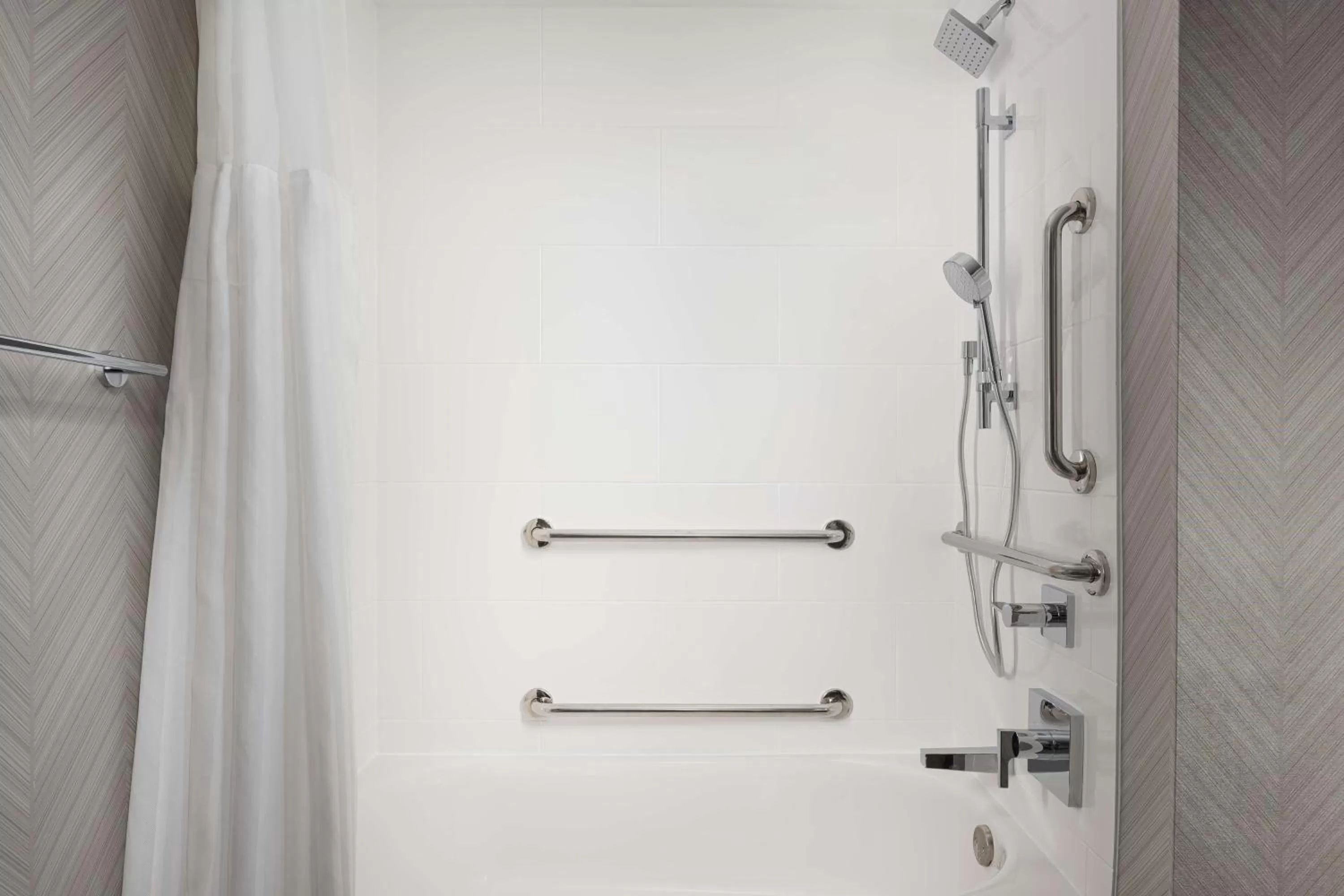 Bathroom in Hilton Garden Inn Nashville/Franklin-Cool Springs