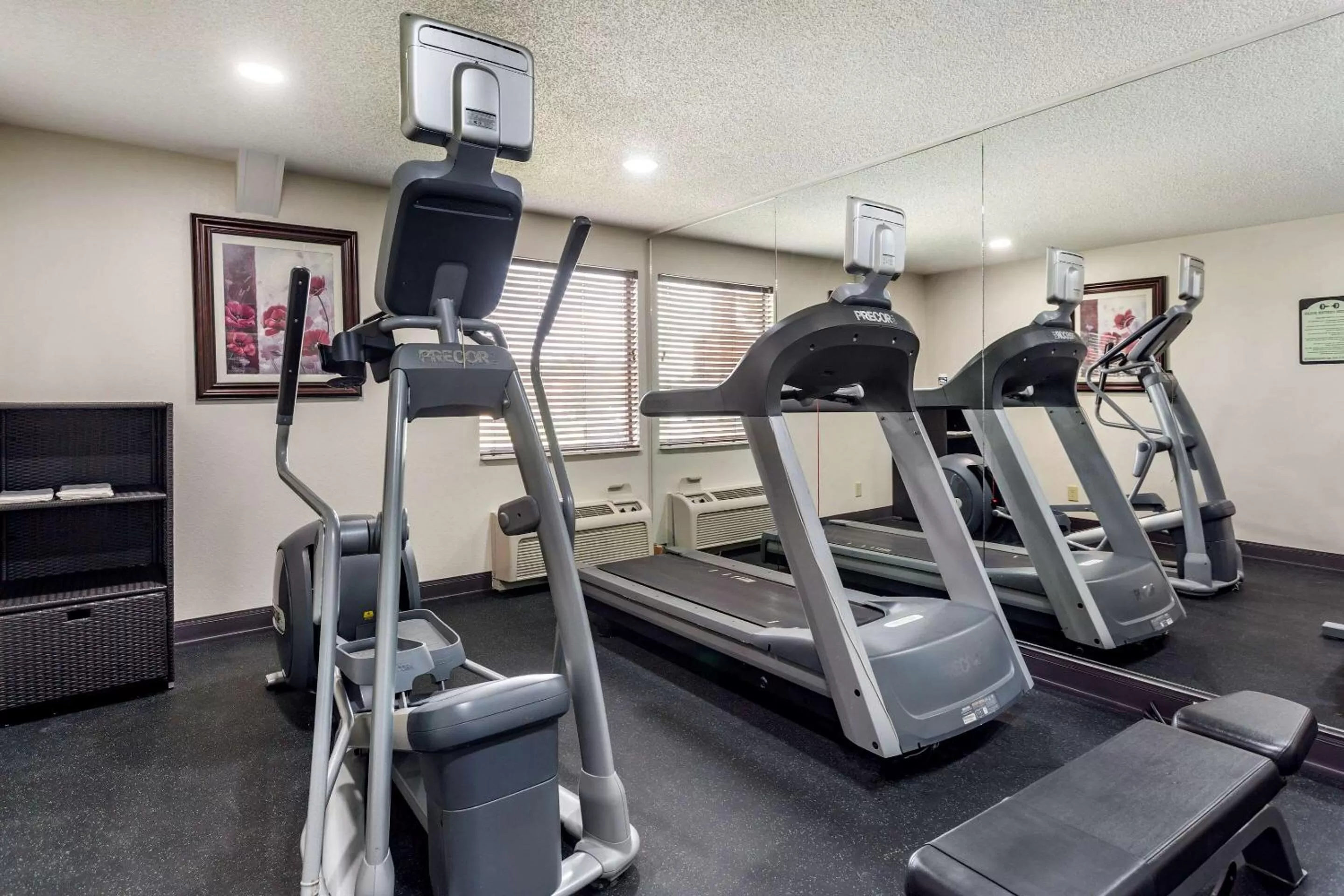 Fitness centre/facilities in Quality Inn