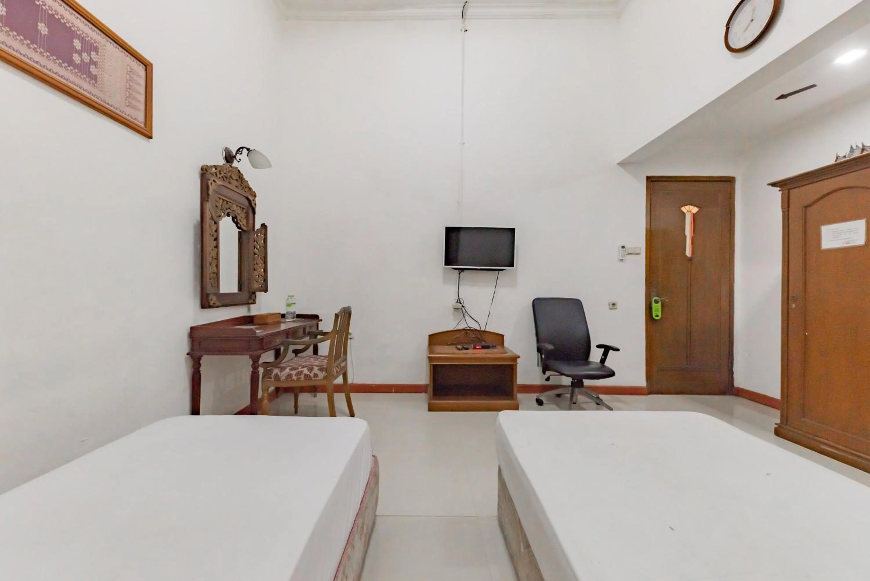 Superior Twin Room in Urbanview De Ethnic Hotel Bandung by RedDoorz