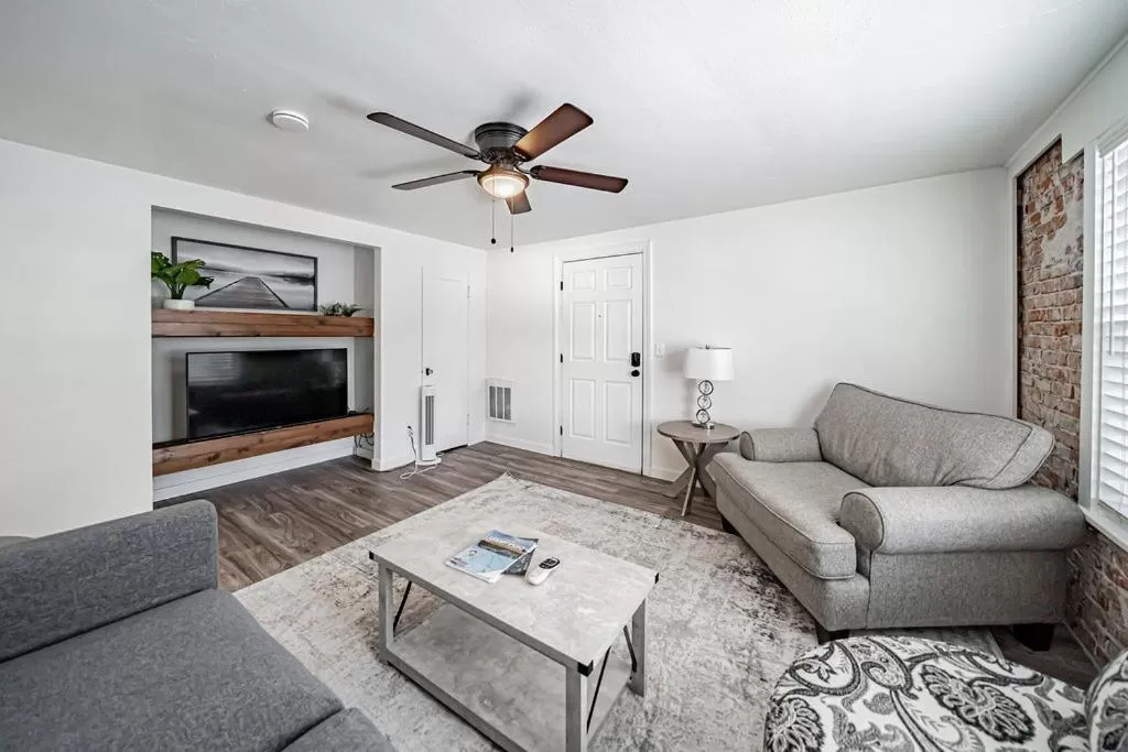 Living room, Seating Area in Suites of Lava Hot Springs