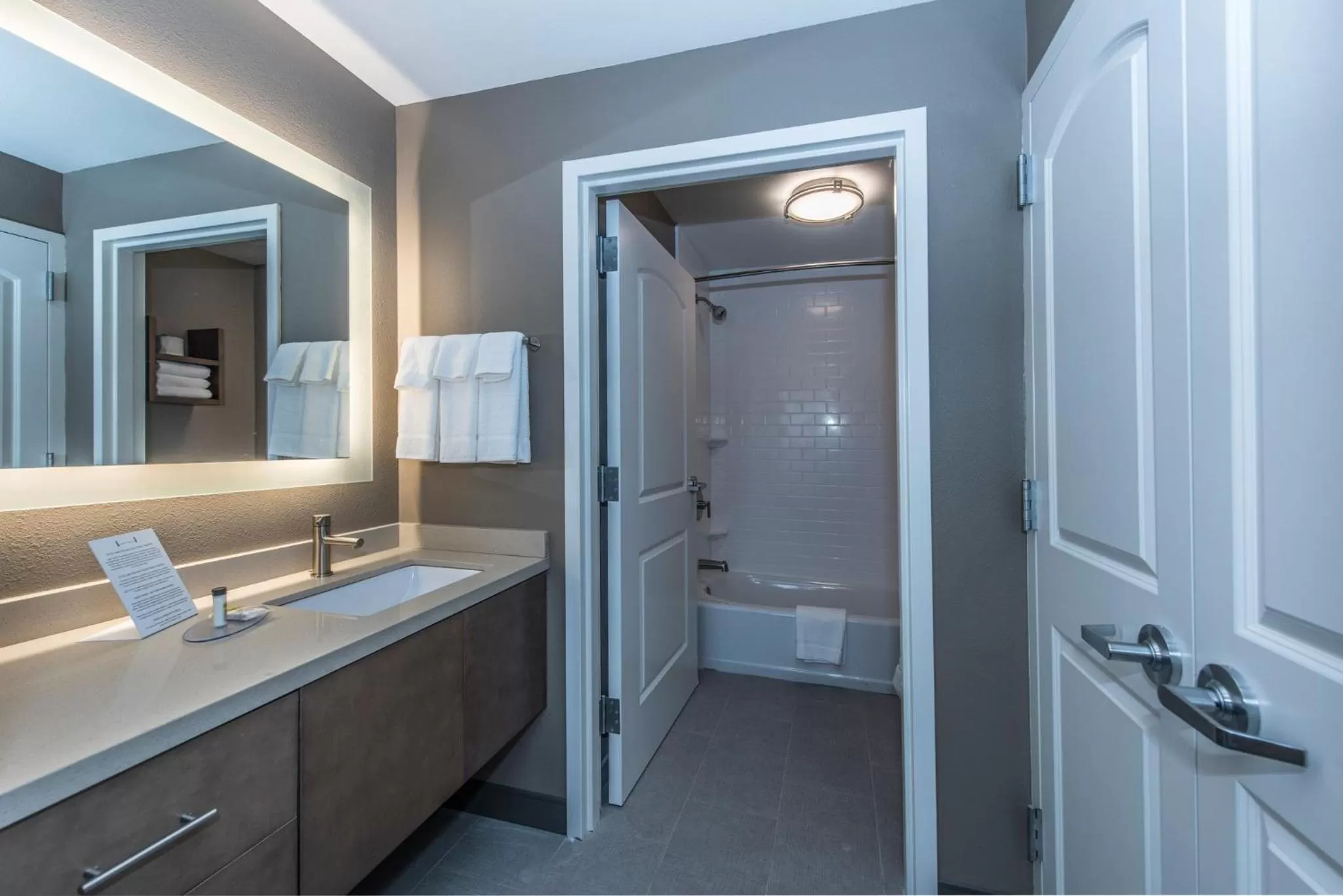 Bathroom in Staybridge Suites Charleston - Mount Pleasant by IHG
