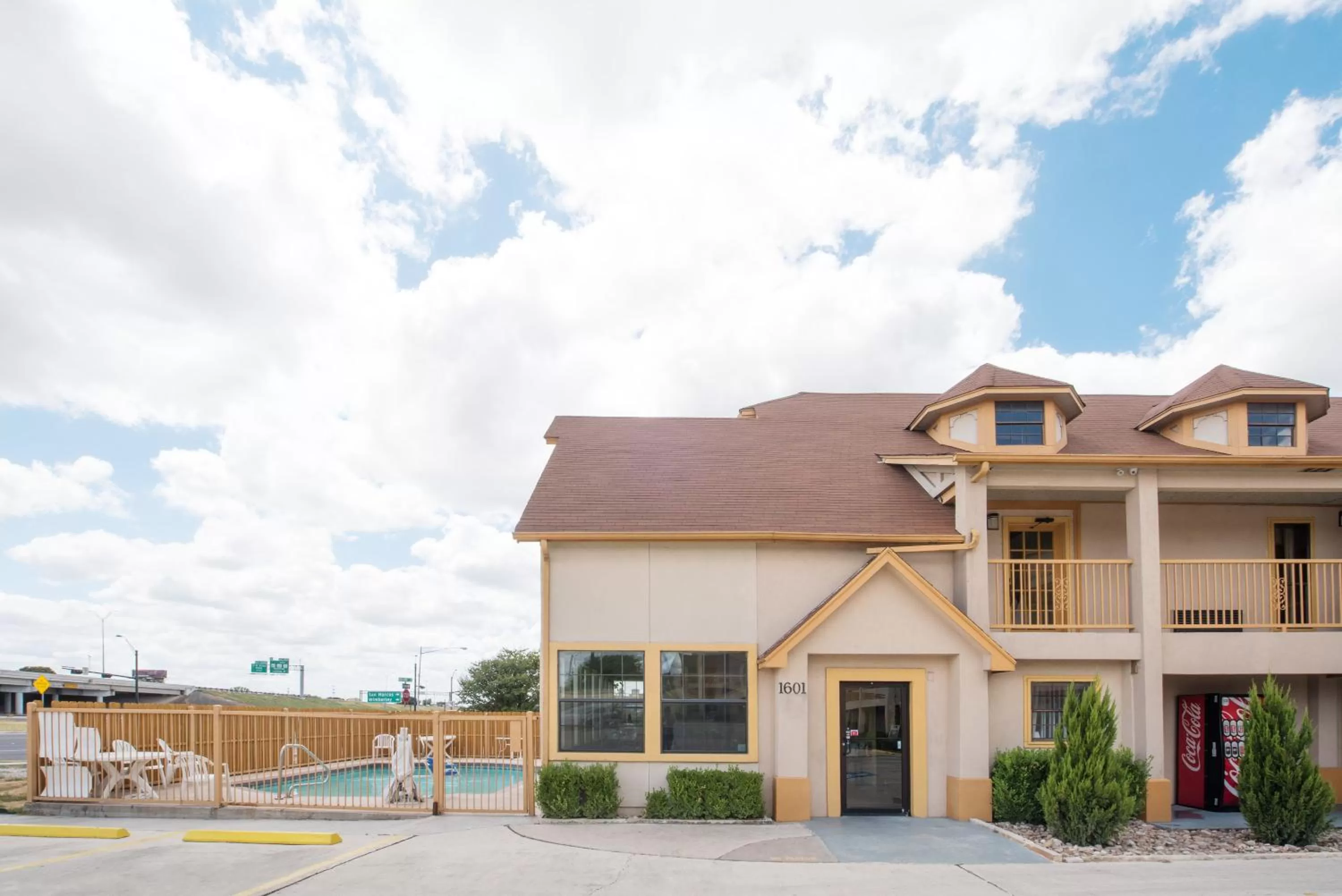 Property building in Howard Johnson by Wyndham San Marcos