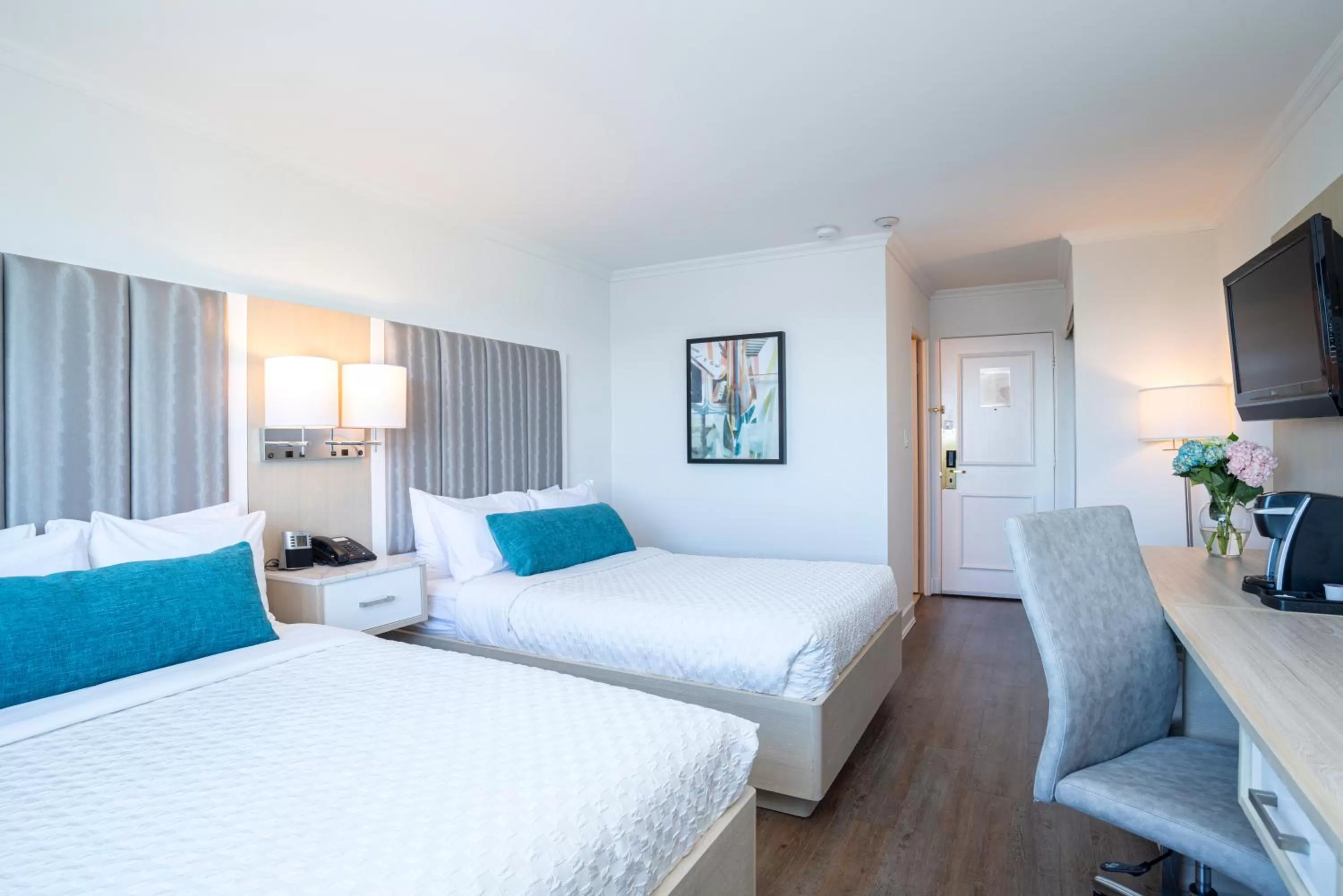 Photo of the whole room, Bed in Best Western Dorchester Hotel