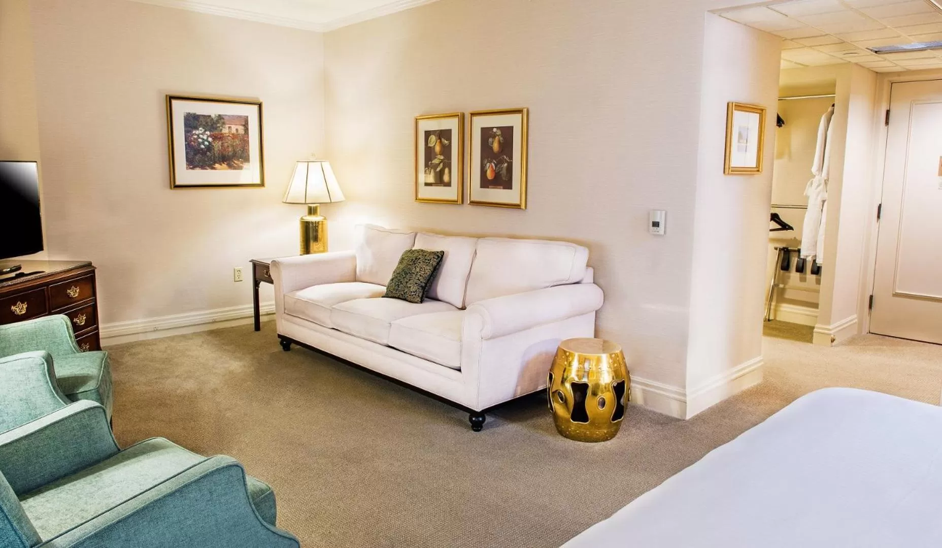 Seating area in Mayflower Park Hotel