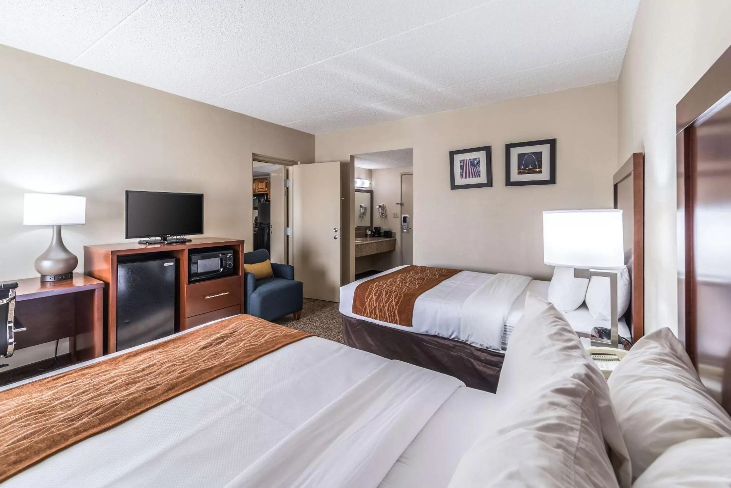 Photo of the whole room, Bed in Comfort Inn Festus-St Louis South