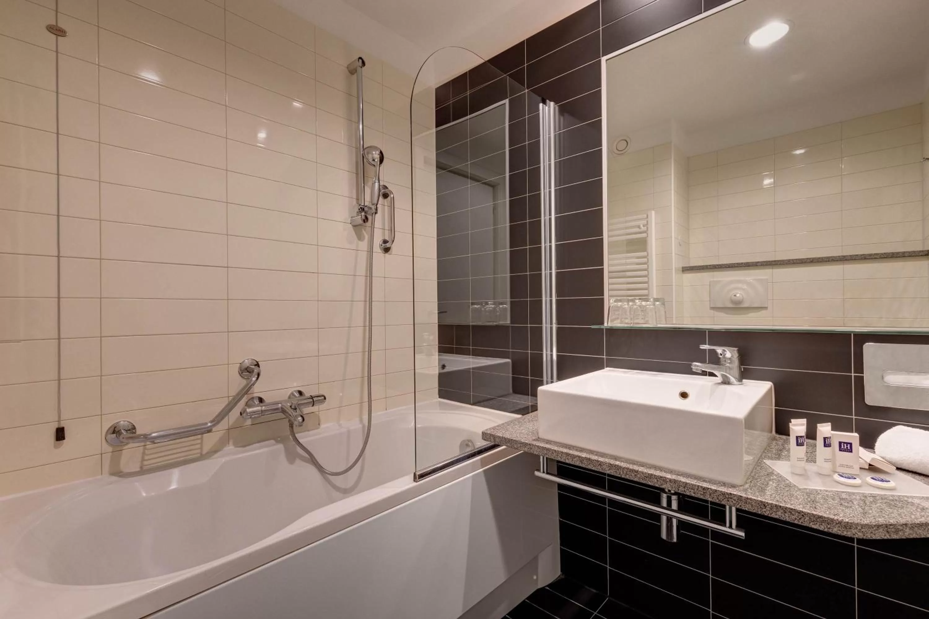 Photo of the whole room in iH Hotels Roma Z3