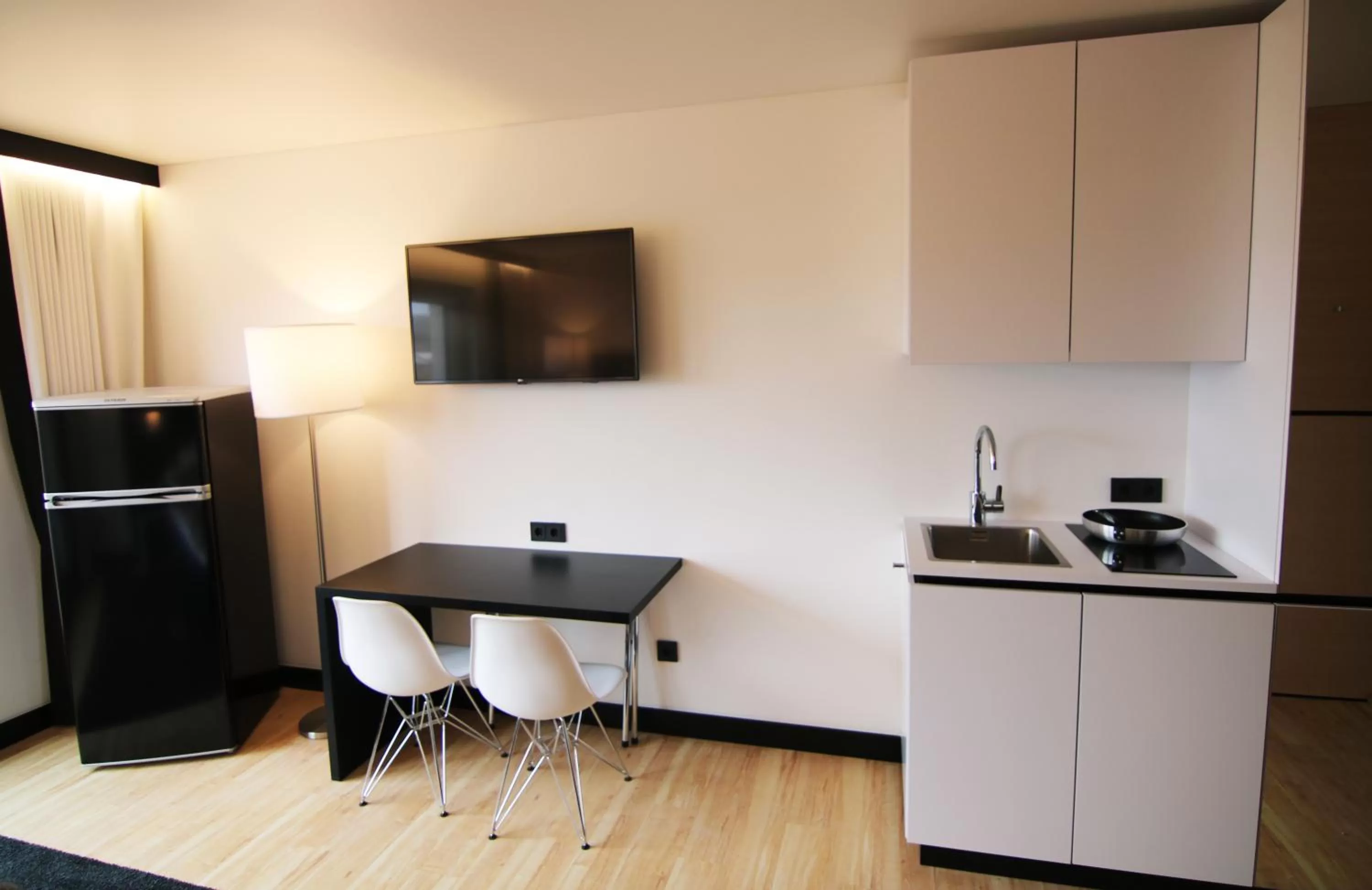 Kitchen or kitchenette in LH Hotel by WMM Hotels