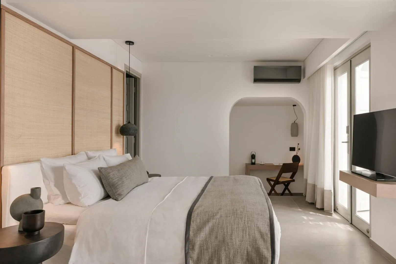 View (from property/room), Bed in Grace Mykonos