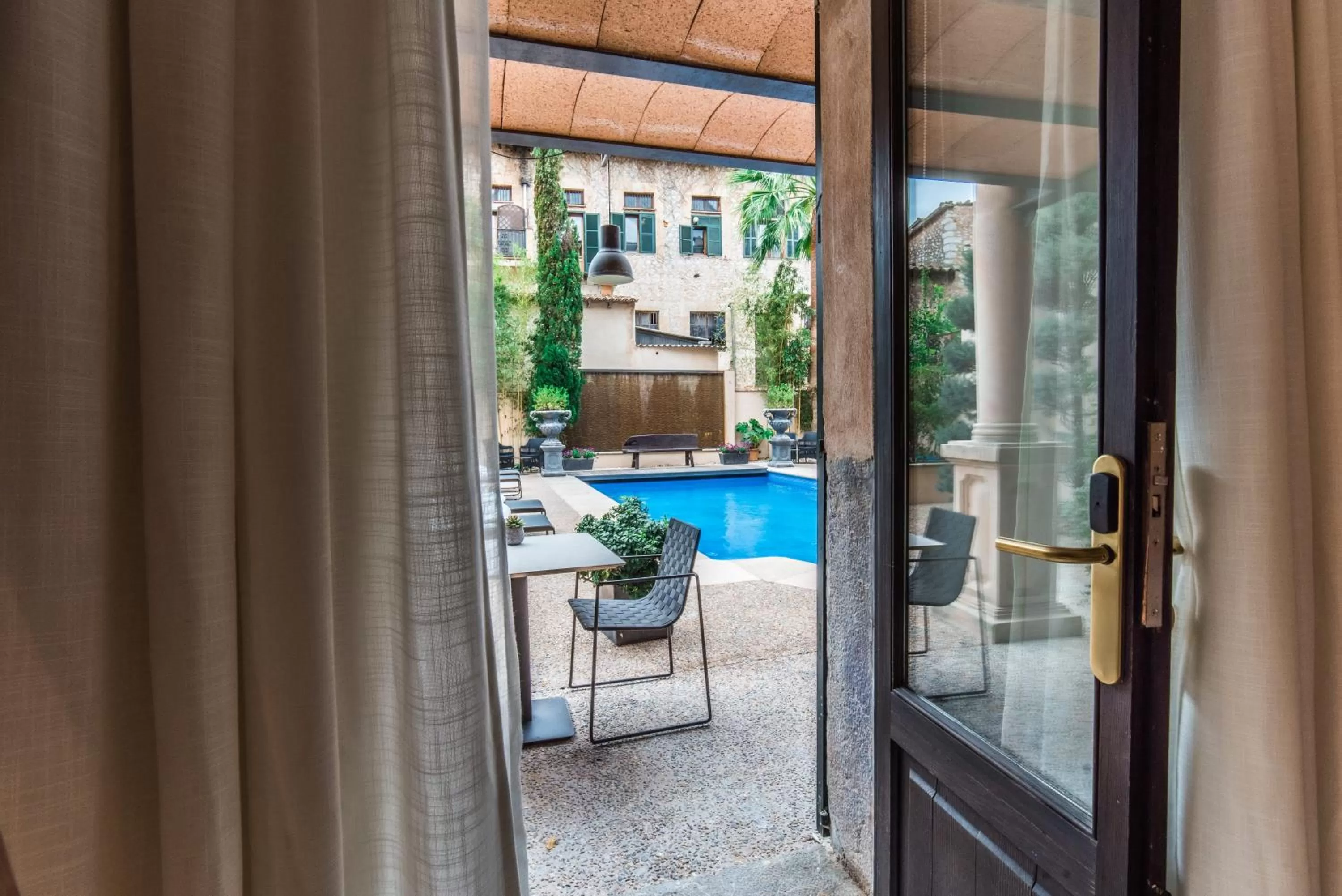 Pool view in L'Avenida