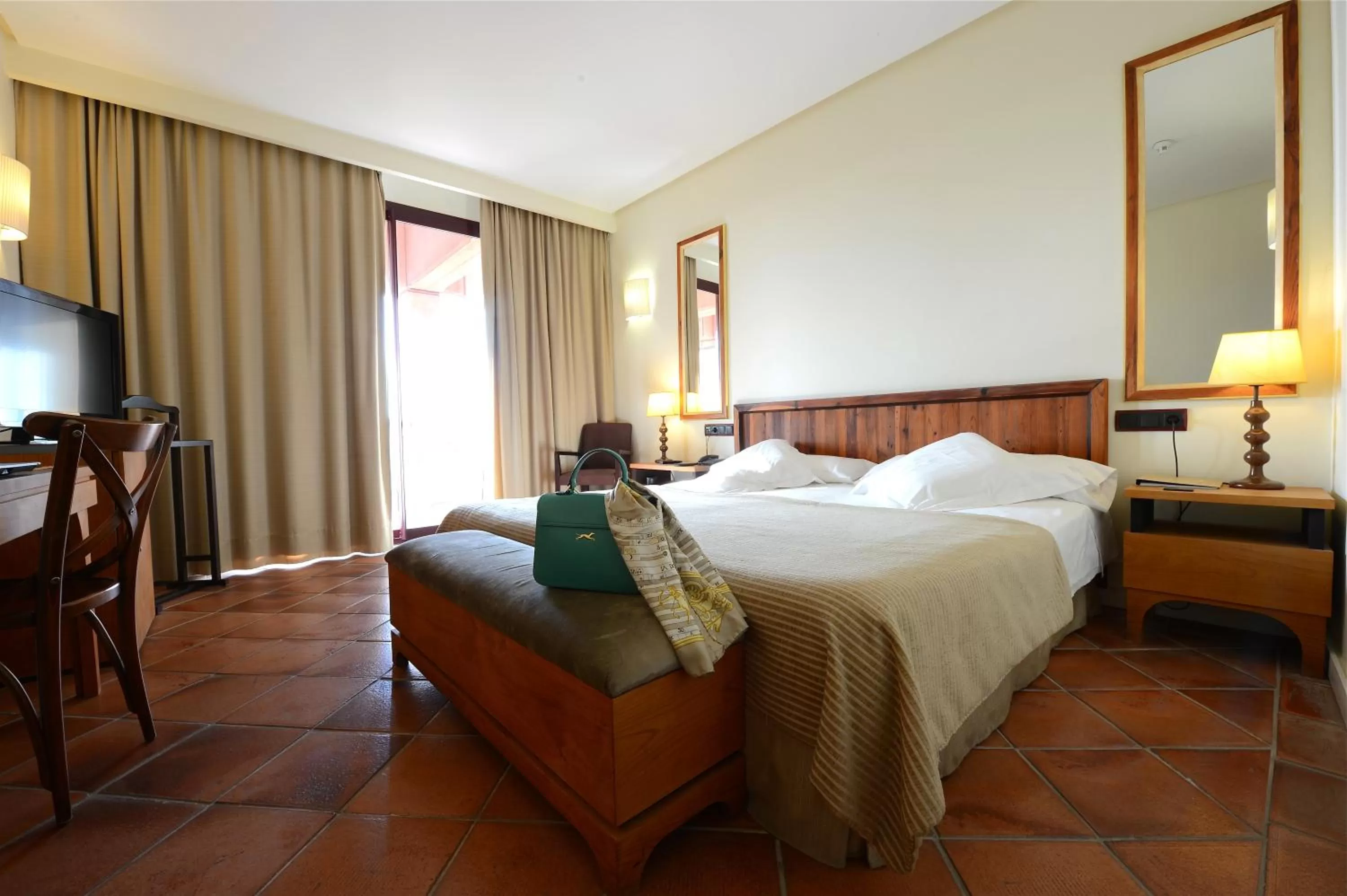 Bed in Hotel Cigarral el Bosque