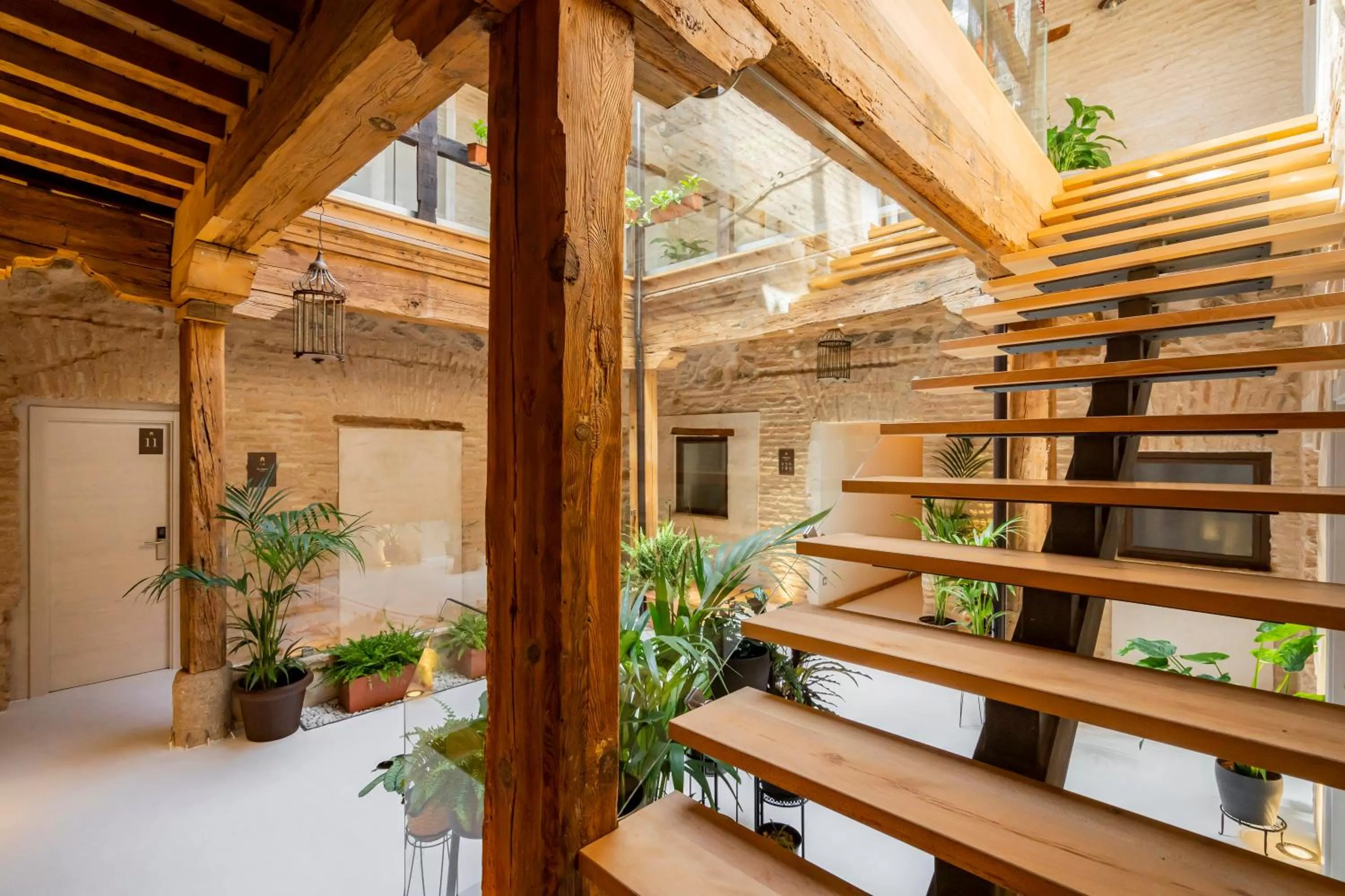 Property building in Dobo Azacanes Hostal