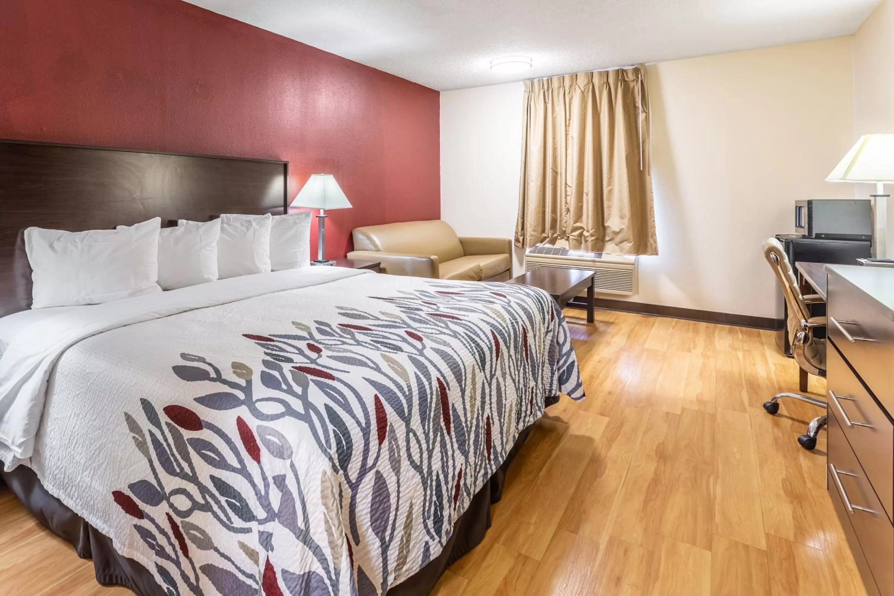 Bedroom, Bed in Red Roof Inn Hardeeville