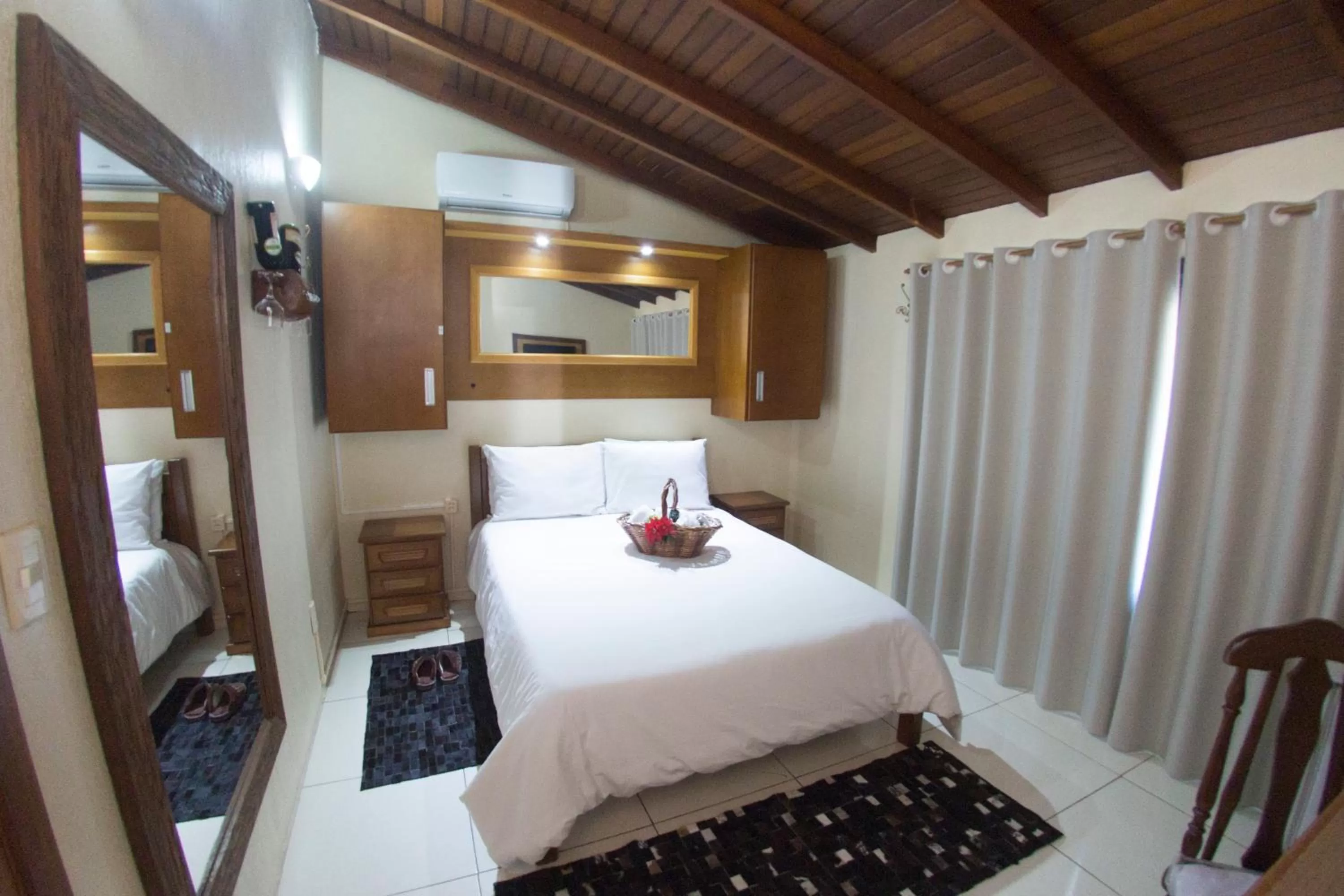 Bed in Pousada Green House by Conrado Vitali