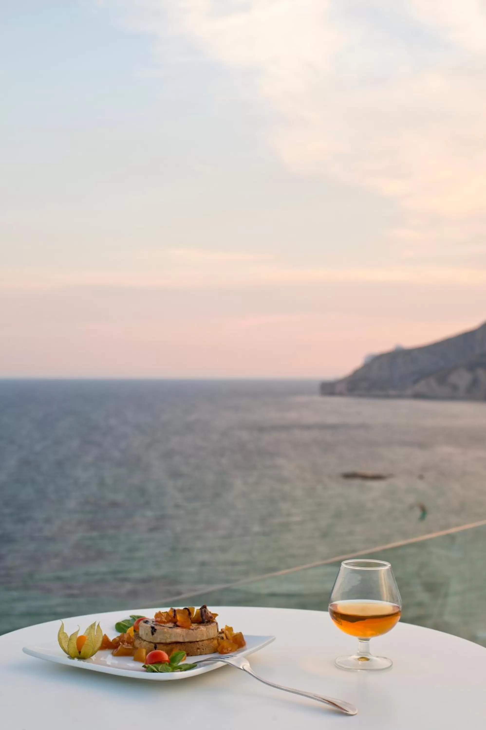 Food and drinks in Hotel Bahía Calpe by Pierre & Vacances