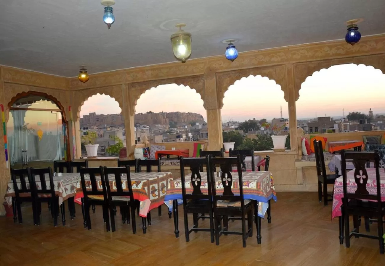 Restaurant/places to eat in Hotel Lal Garh Fort And Palace