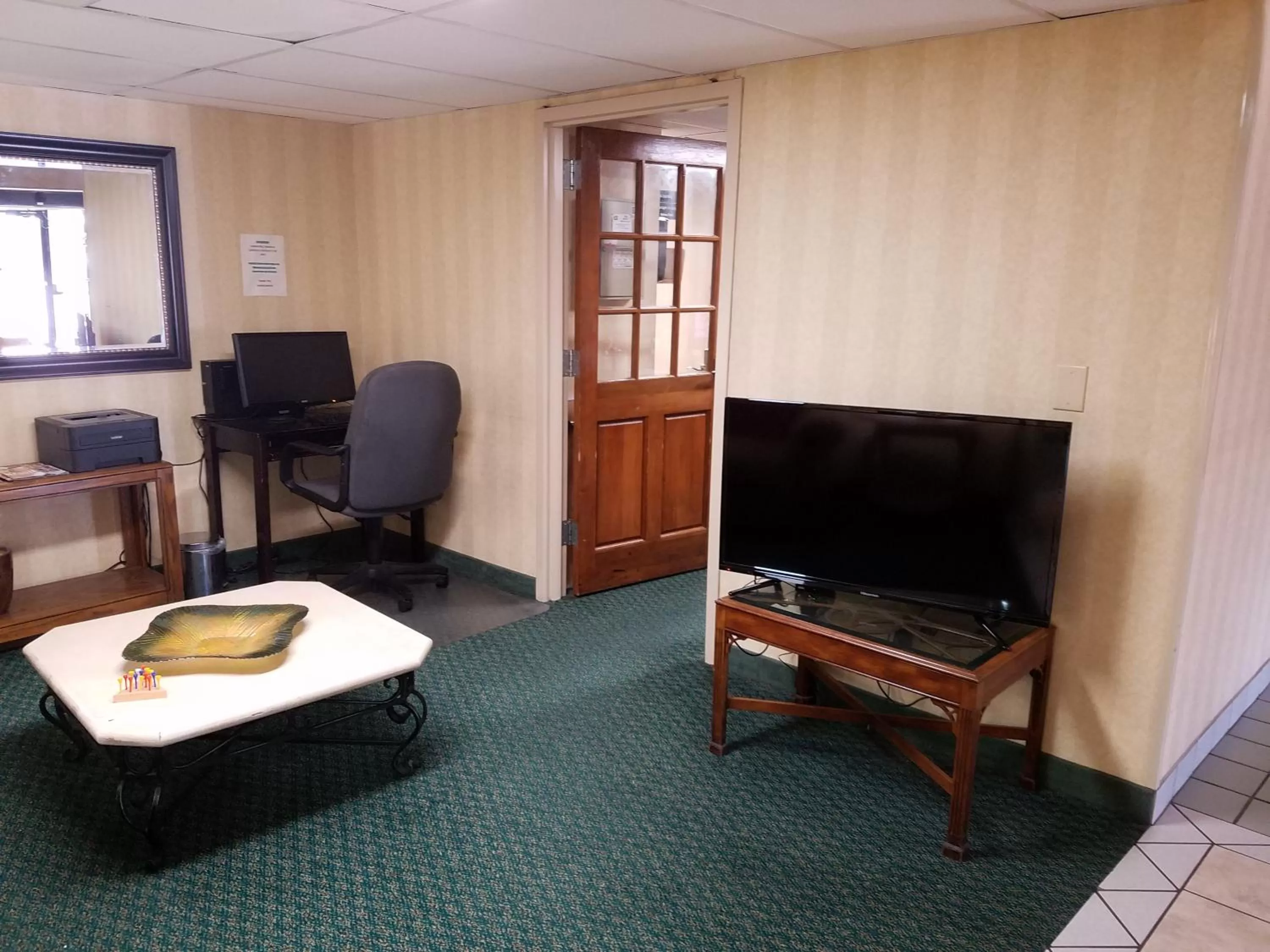 Meeting/conference room in Super 8 by Wyndham Bentonville