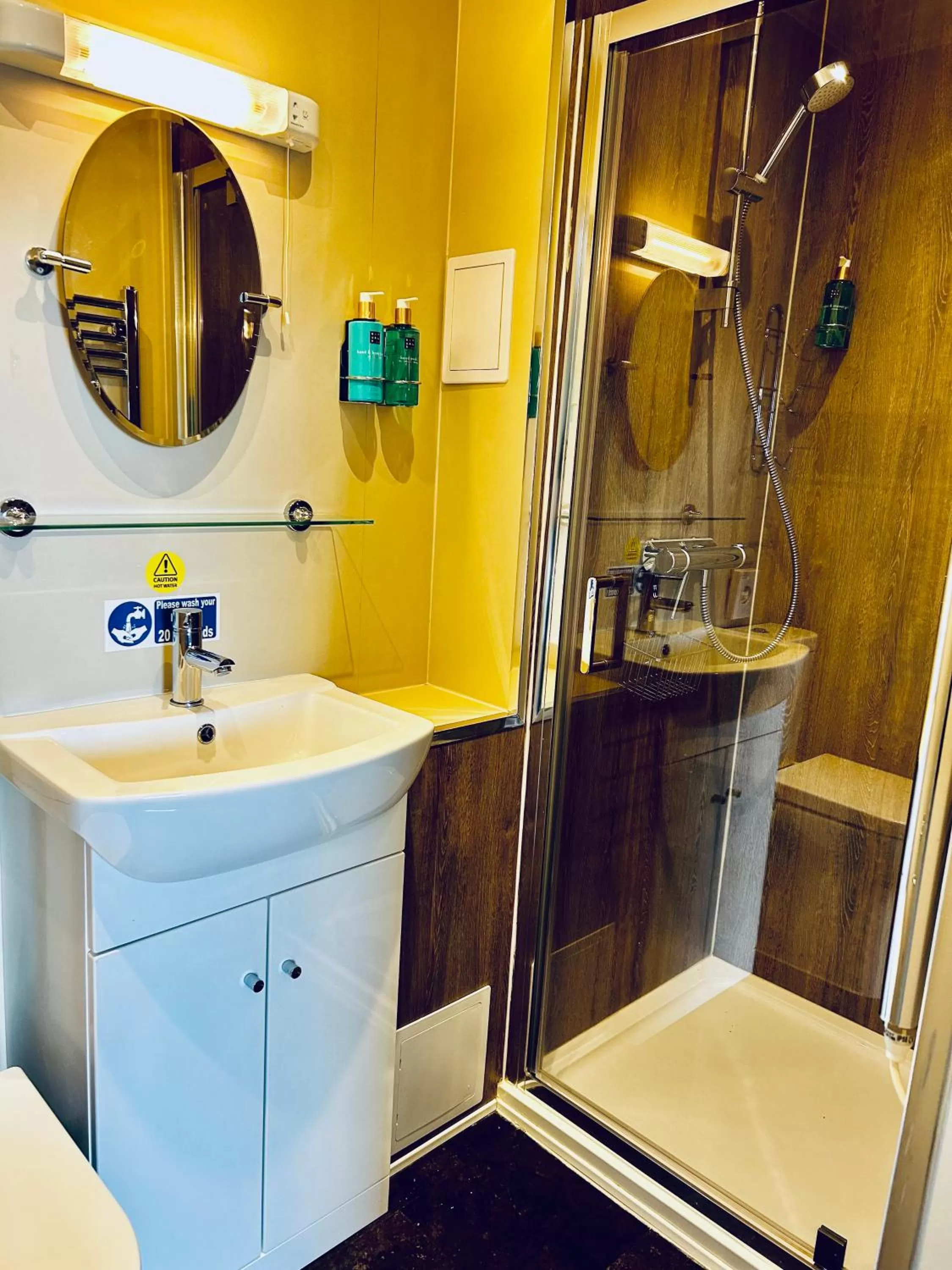 Shower, Bathroom in Hotel No5