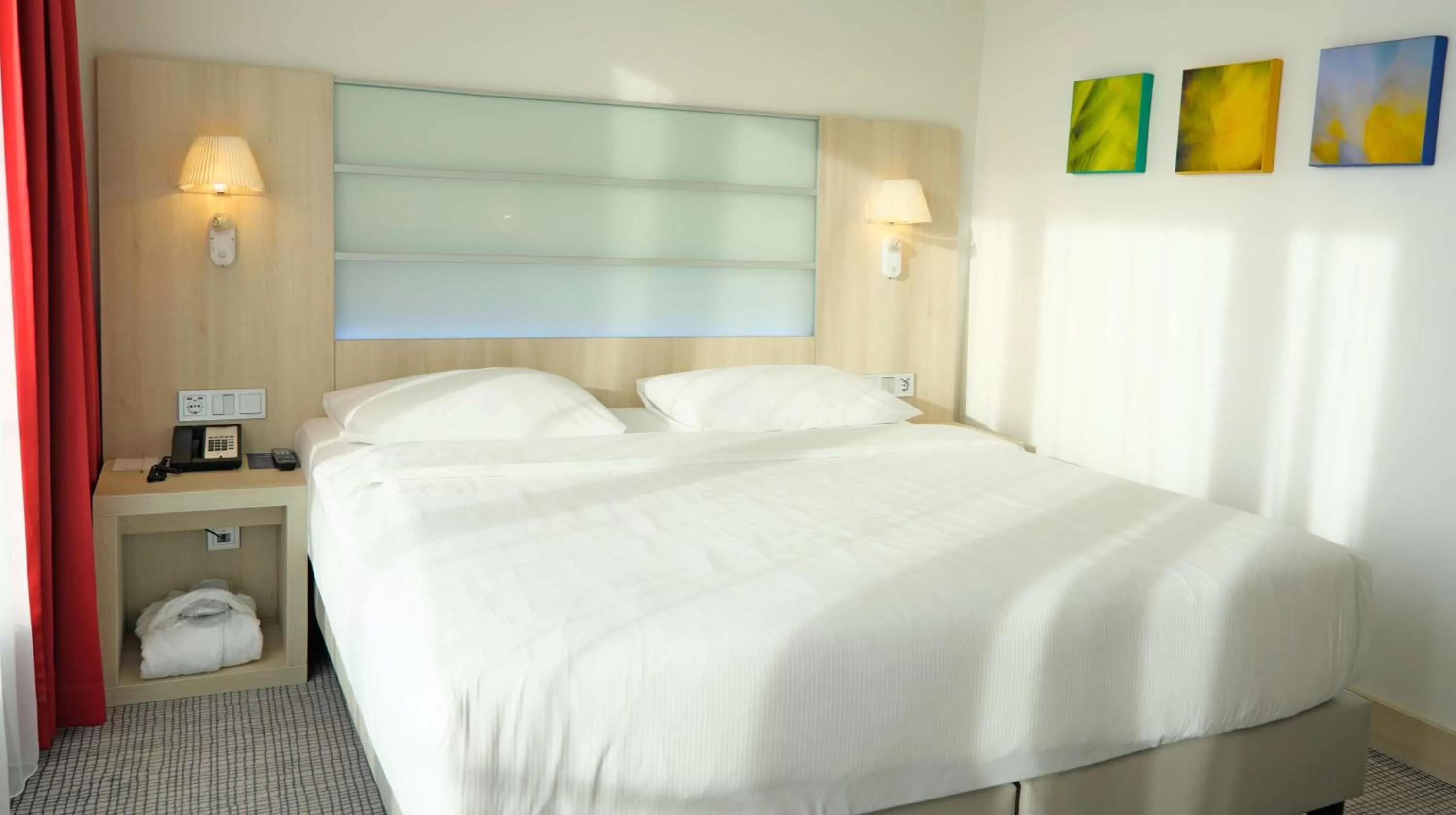 Photo of the whole room, Bed in Park Inn by Radisson Linz