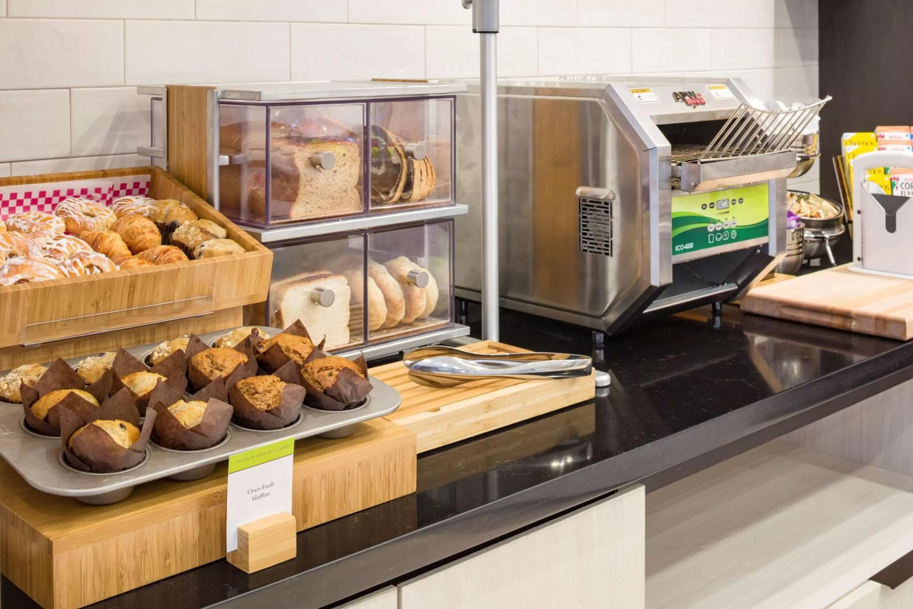 Dining area in DoubleTree by Hilton Boston Logan Airport Chelsea